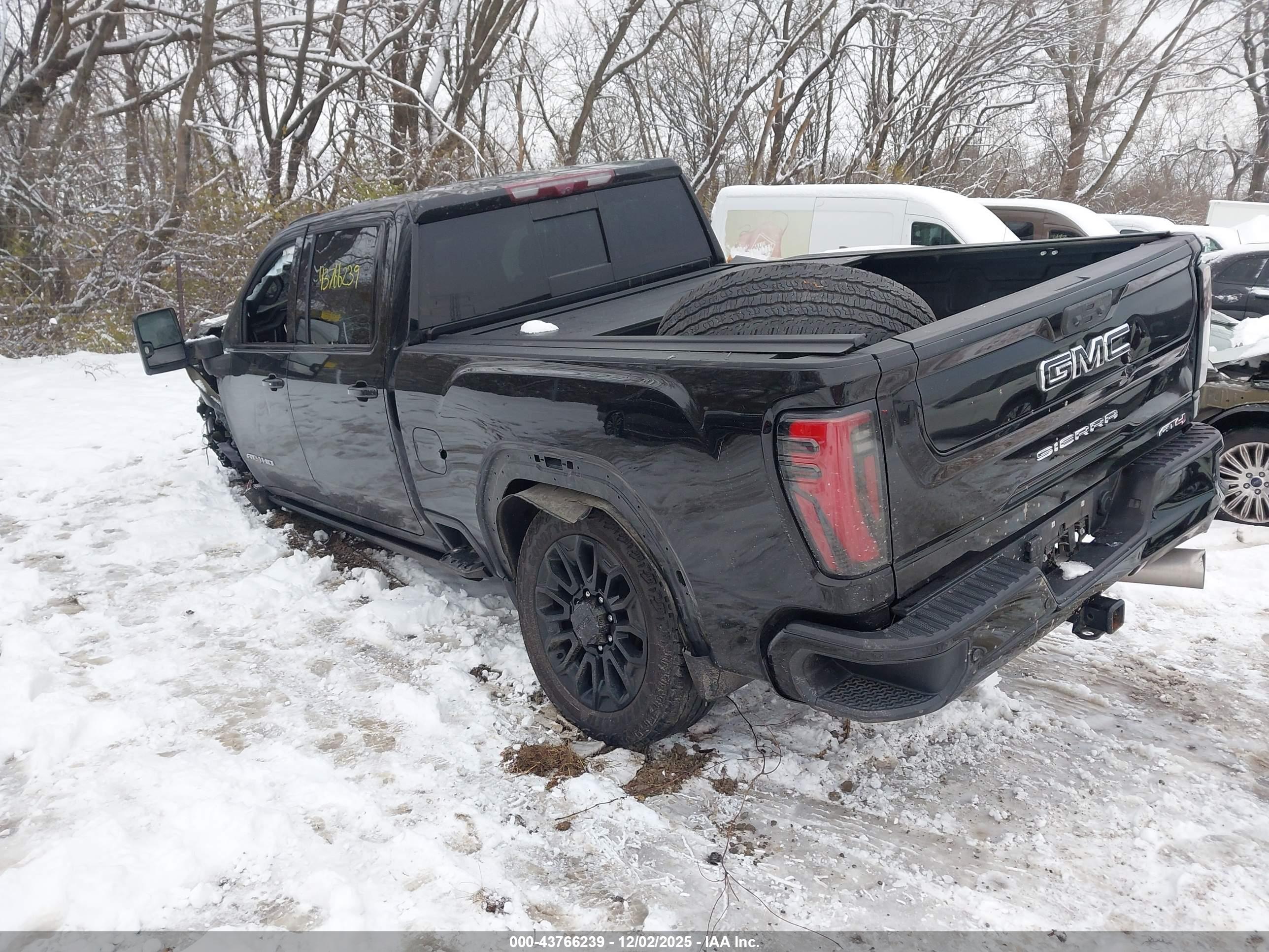 GMC SIERRA image 3