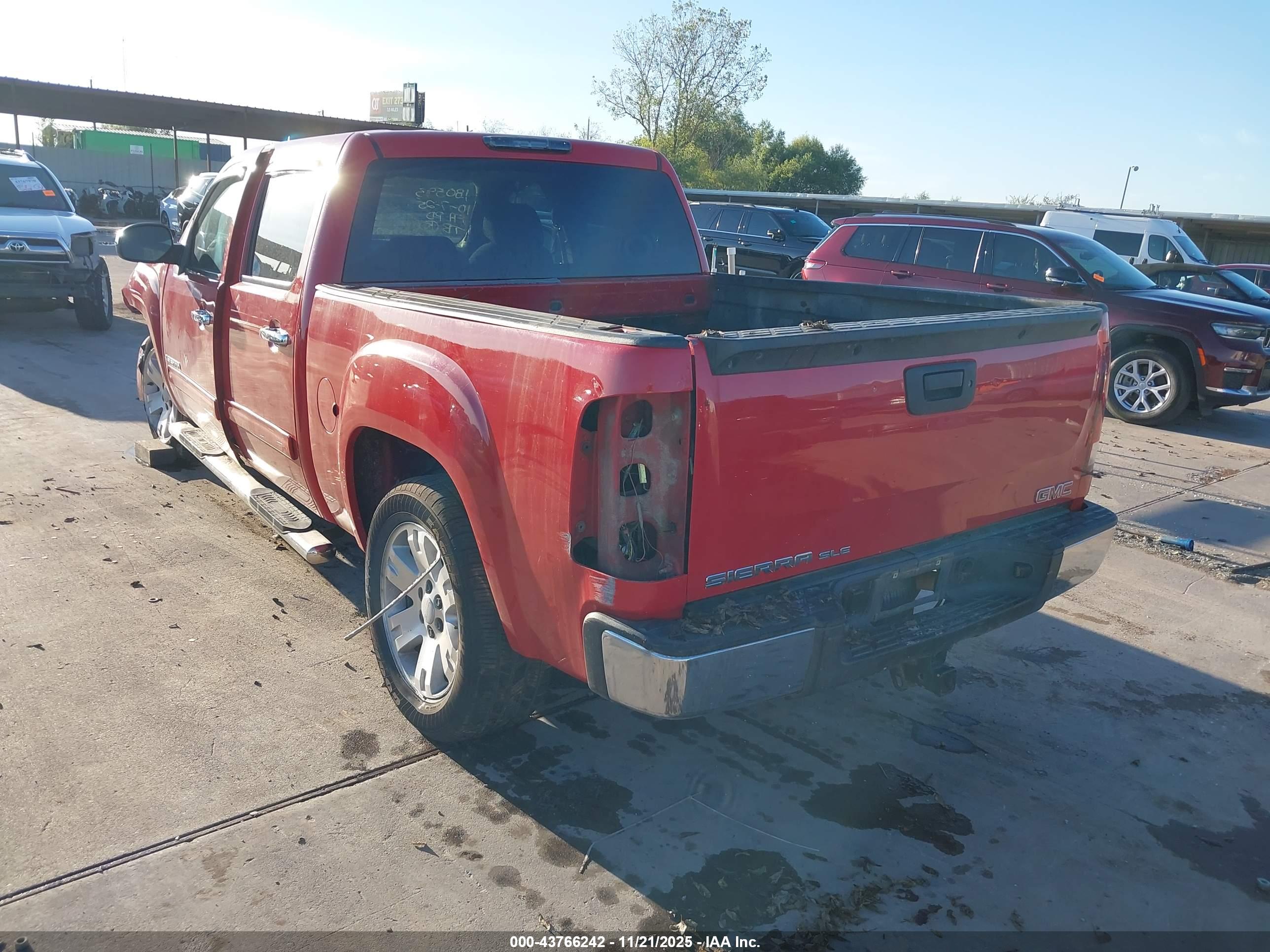 GMC SIERRA image 3