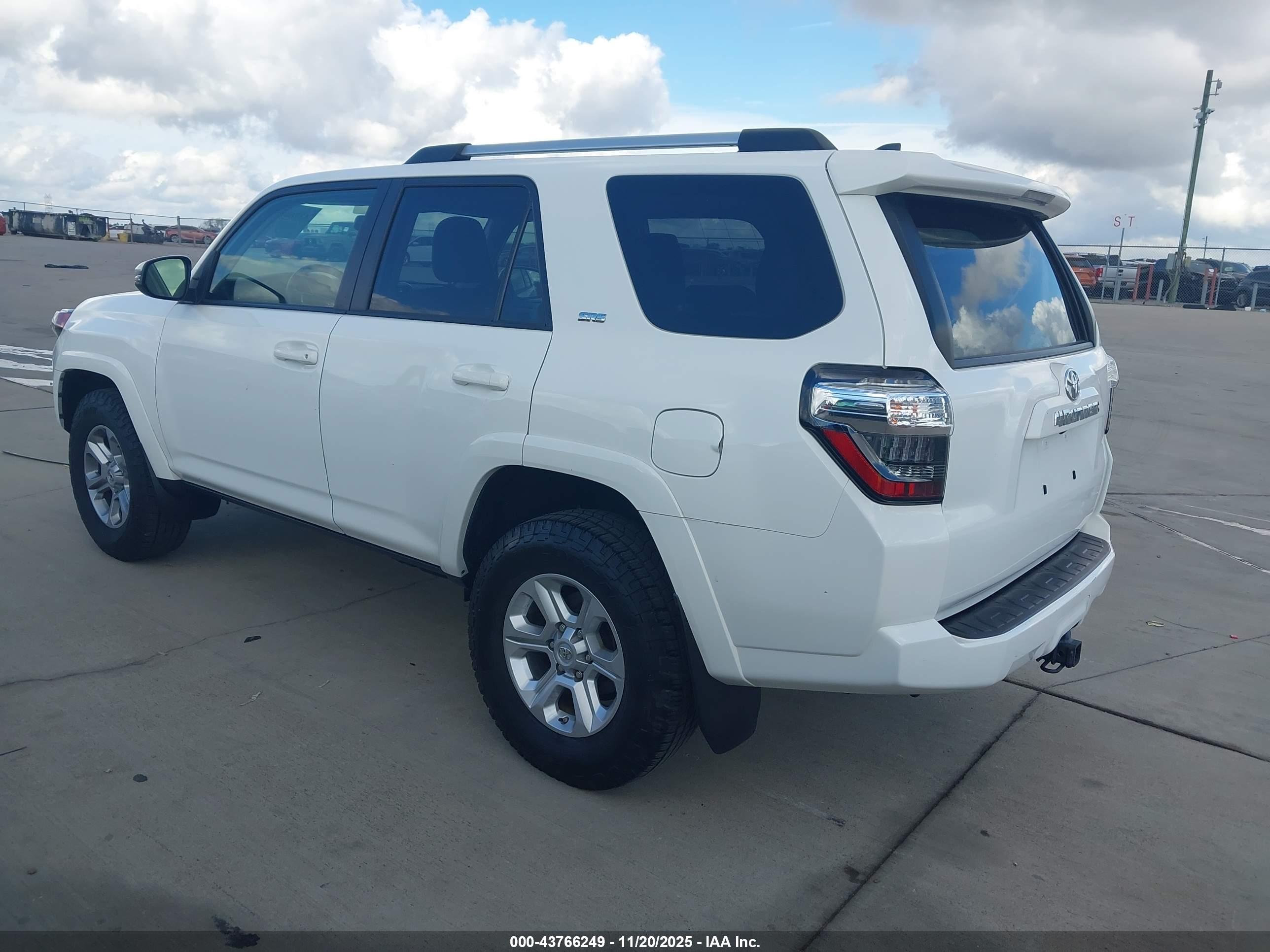 TOYOTA 4RUNNER image 3