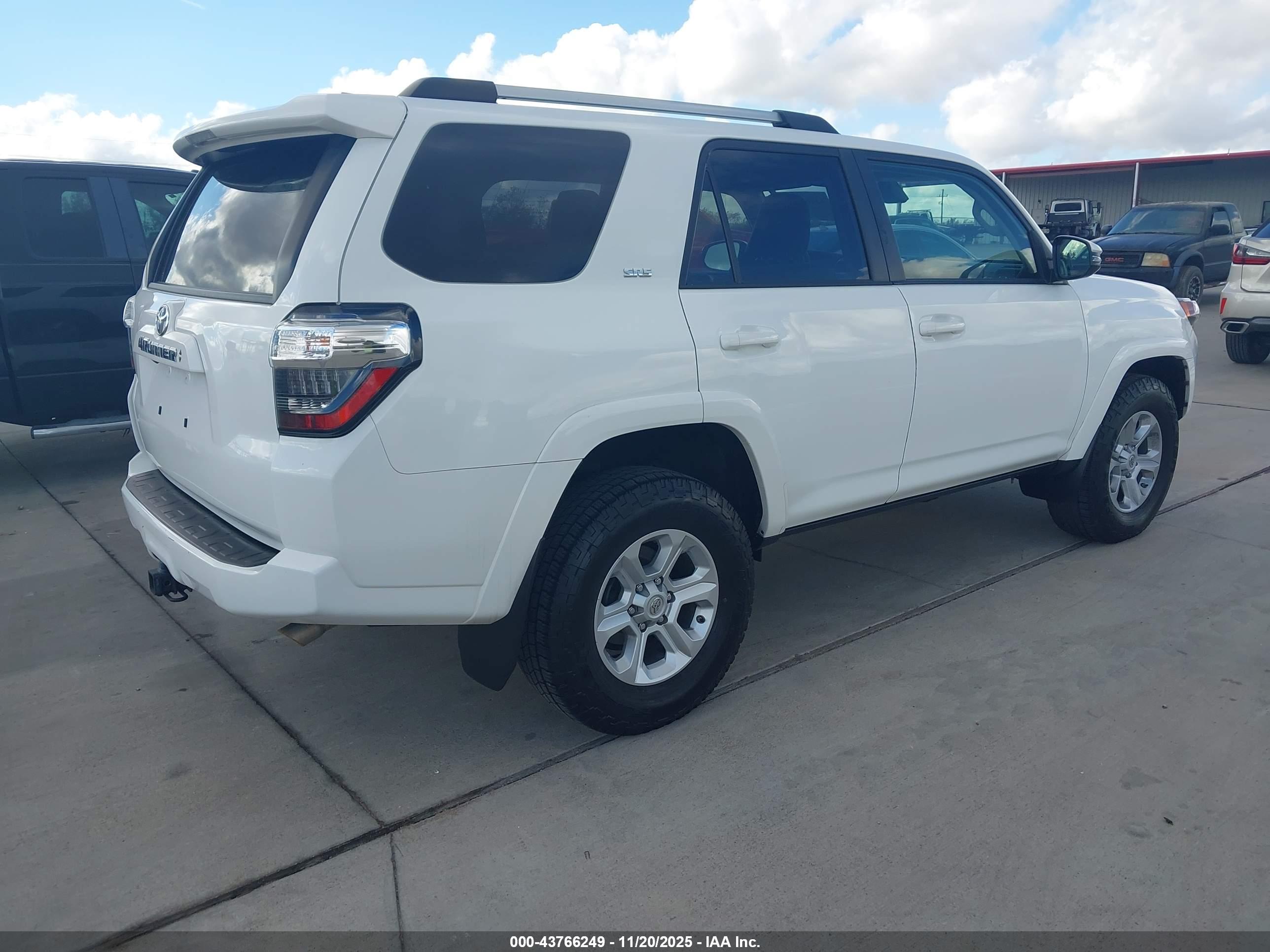 TOYOTA 4RUNNER image 4