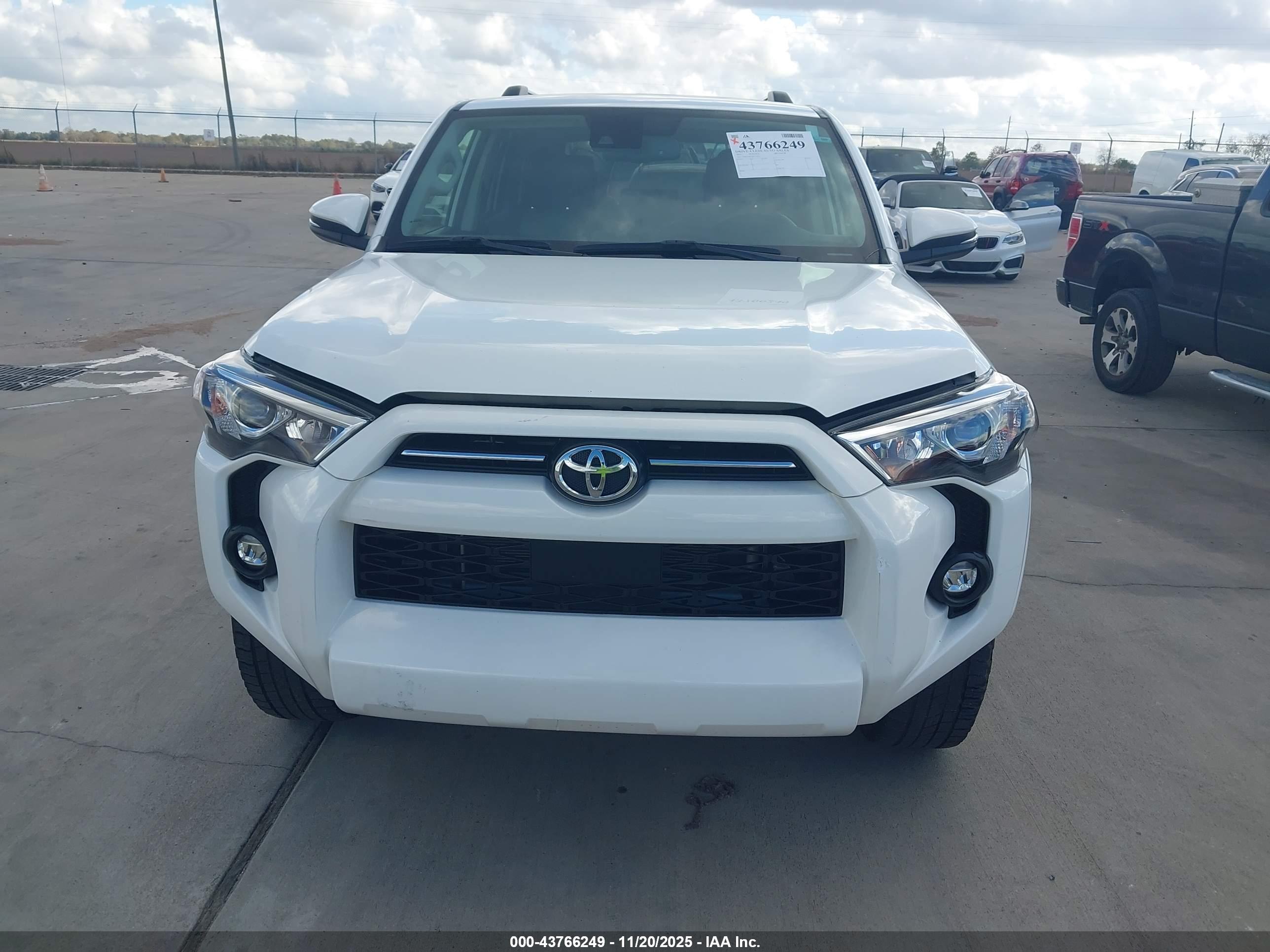 TOYOTA 4RUNNER image 6