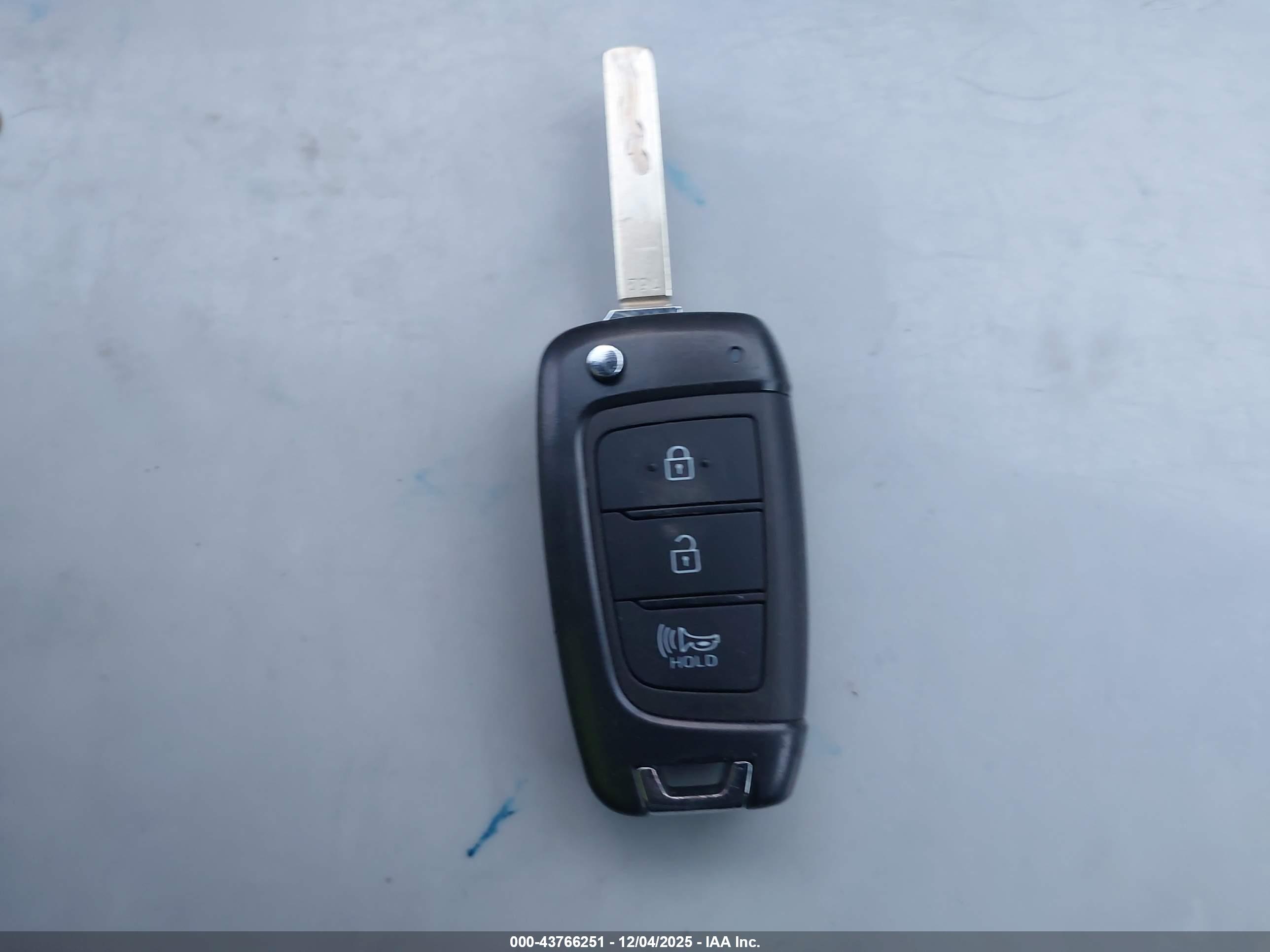 HYUNDAI SANTA image 11