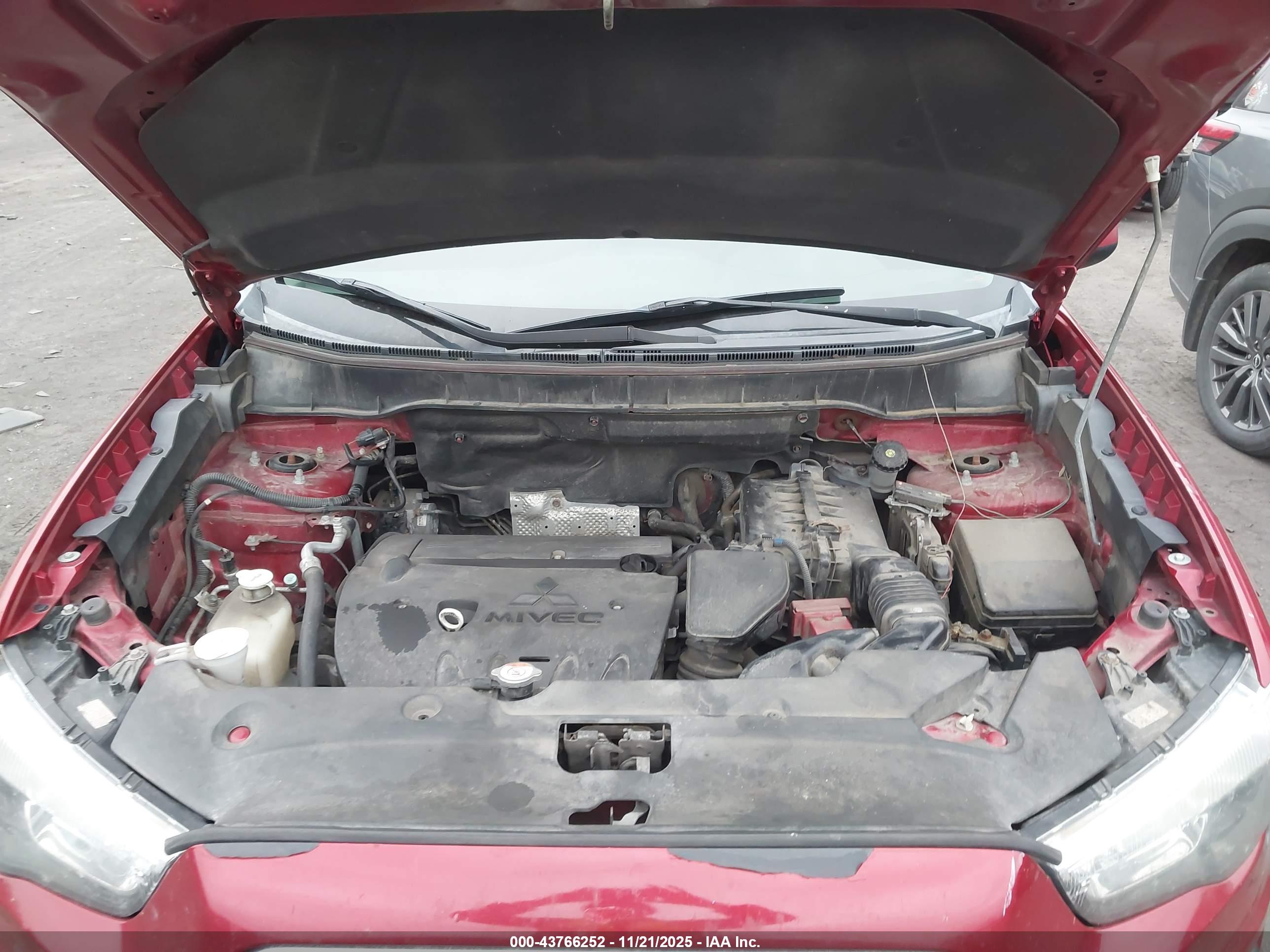 MITSUBISHI OUTLANDER image 10