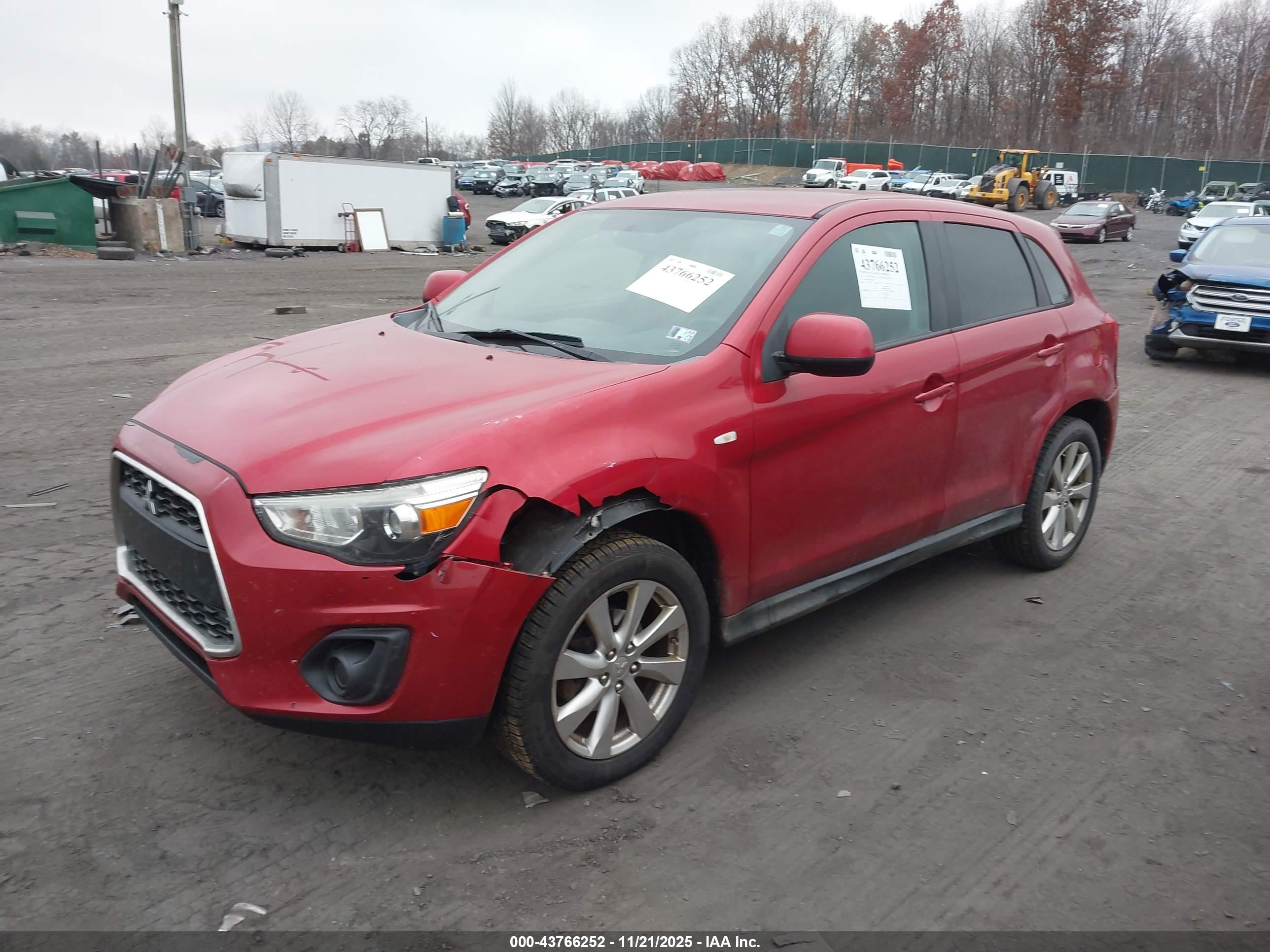 MITSUBISHI OUTLANDER image 2