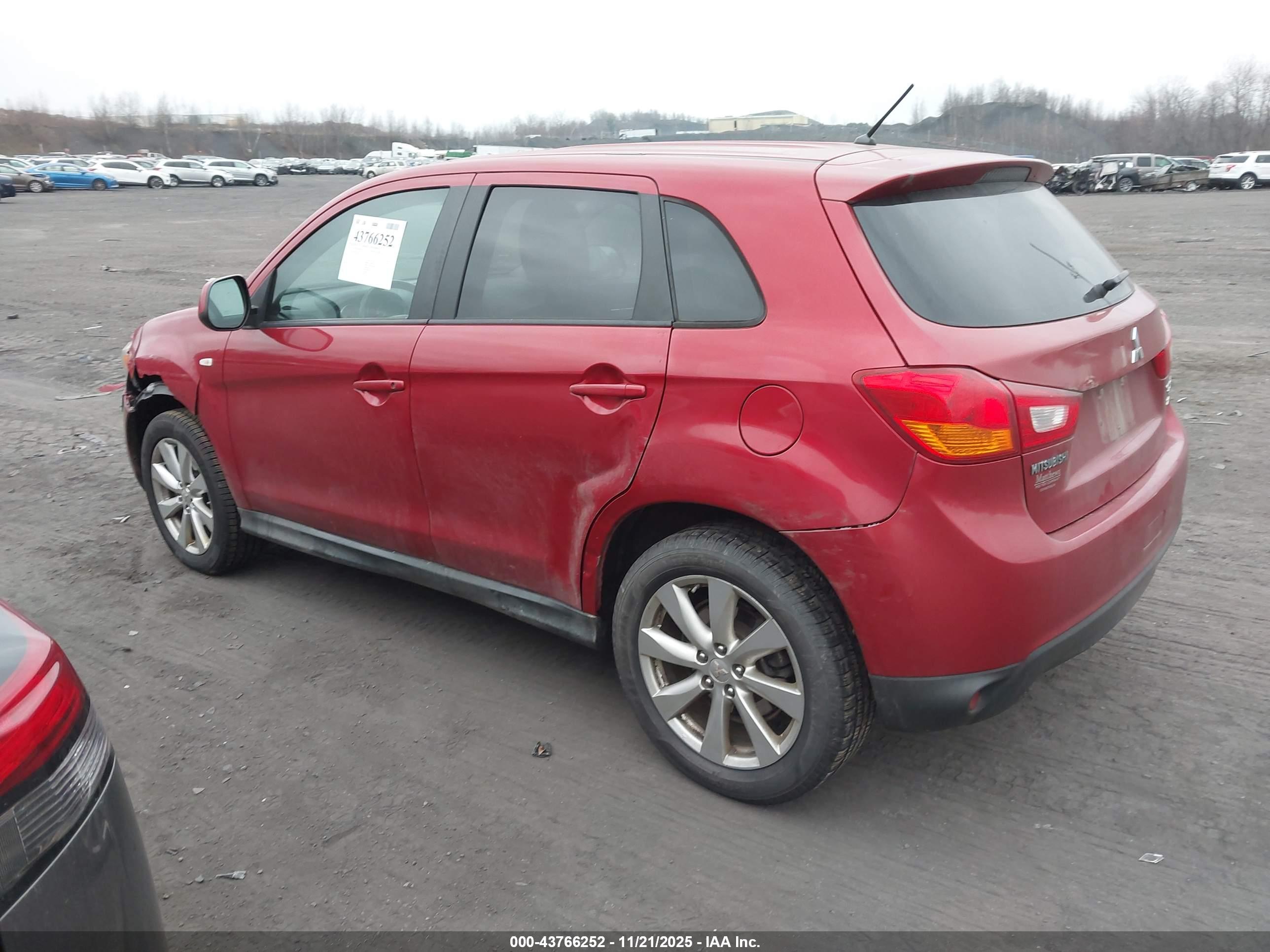 MITSUBISHI OUTLANDER image 3