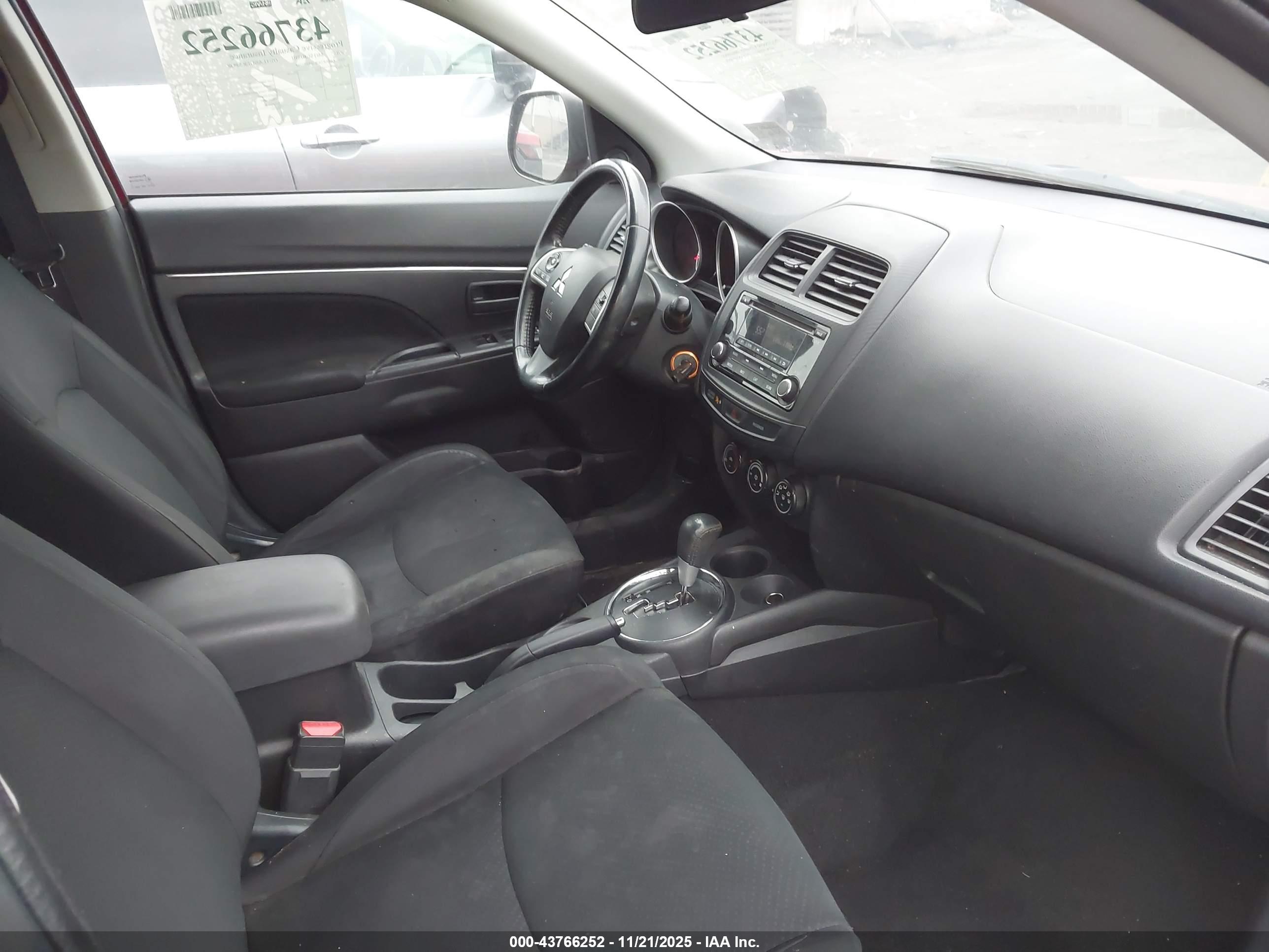 MITSUBISHI OUTLANDER image 5