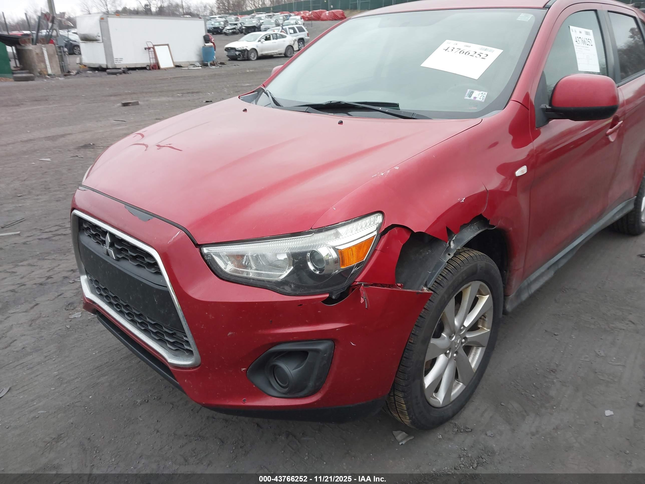 MITSUBISHI OUTLANDER image 6