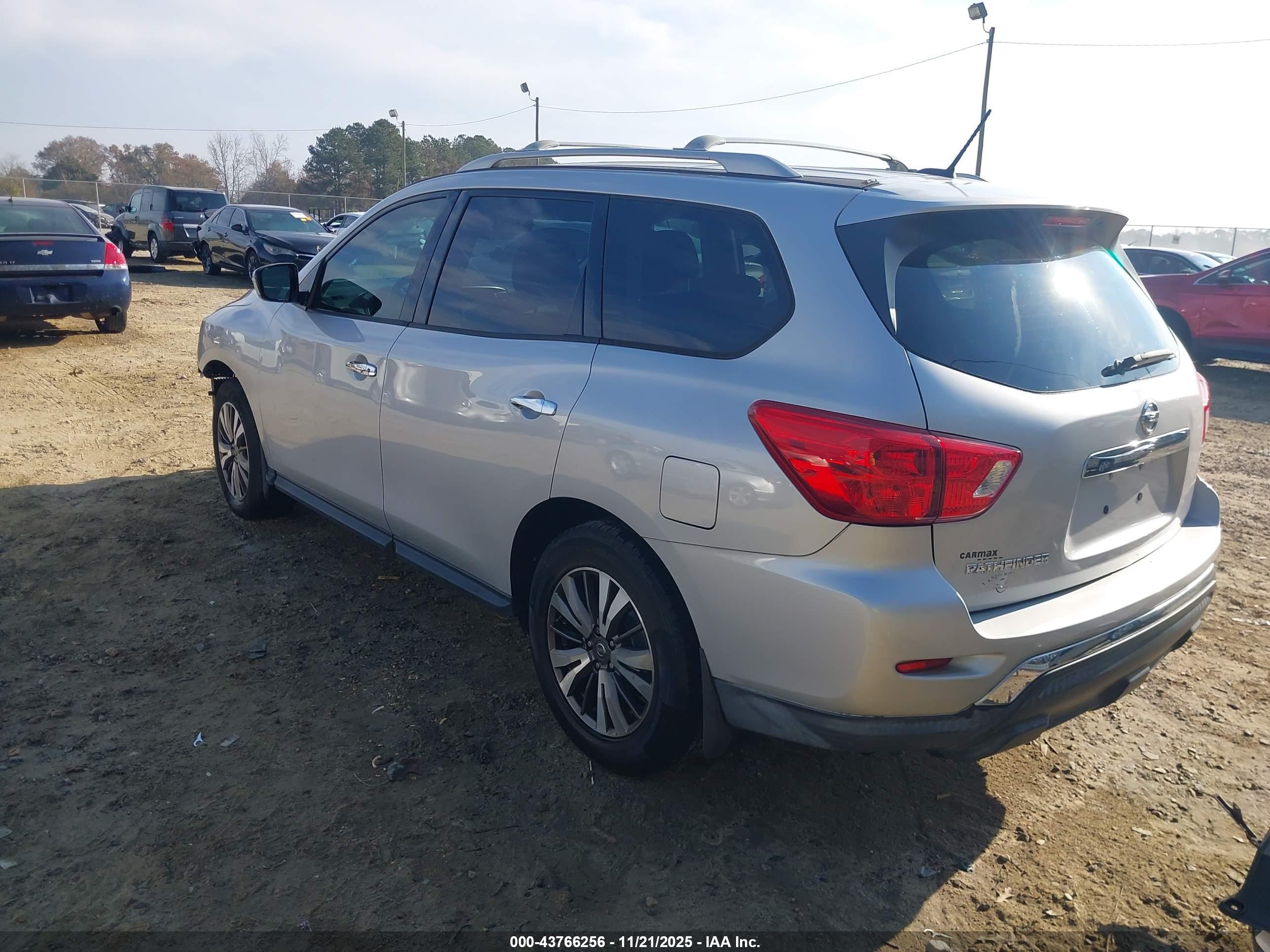 NISSAN PATHFINDER image 3