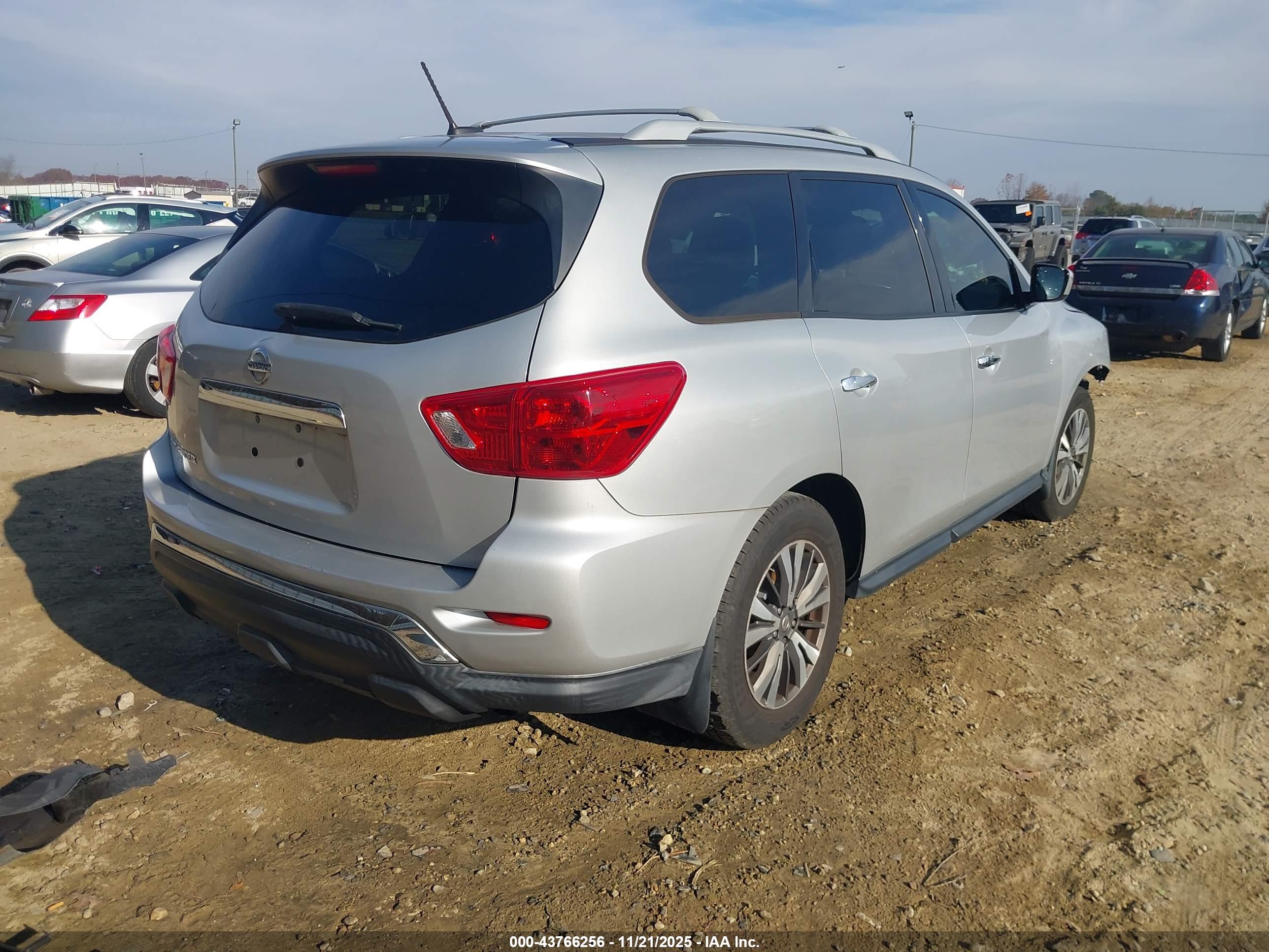 NISSAN PATHFINDER image 4