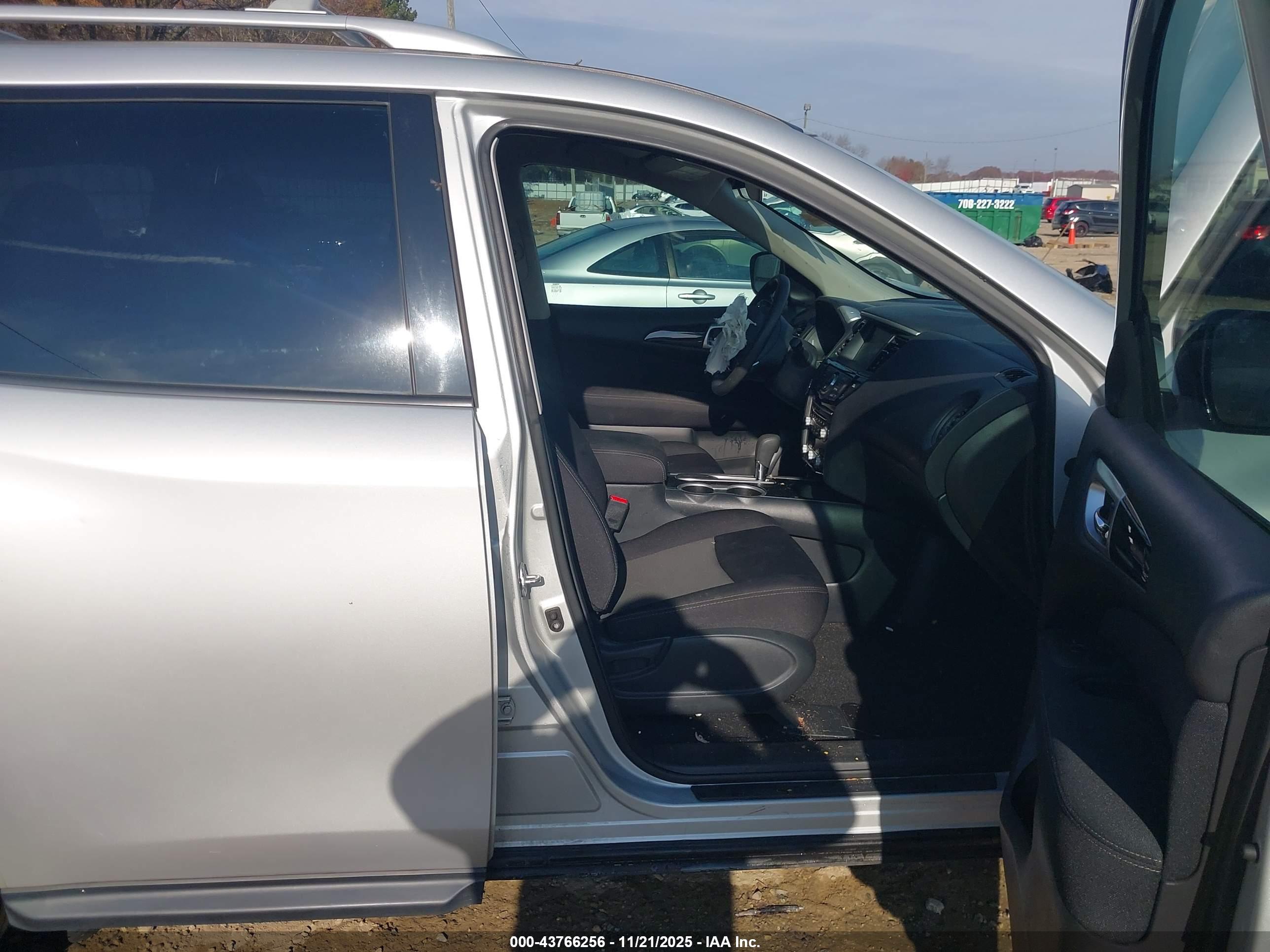NISSAN PATHFINDER image 5