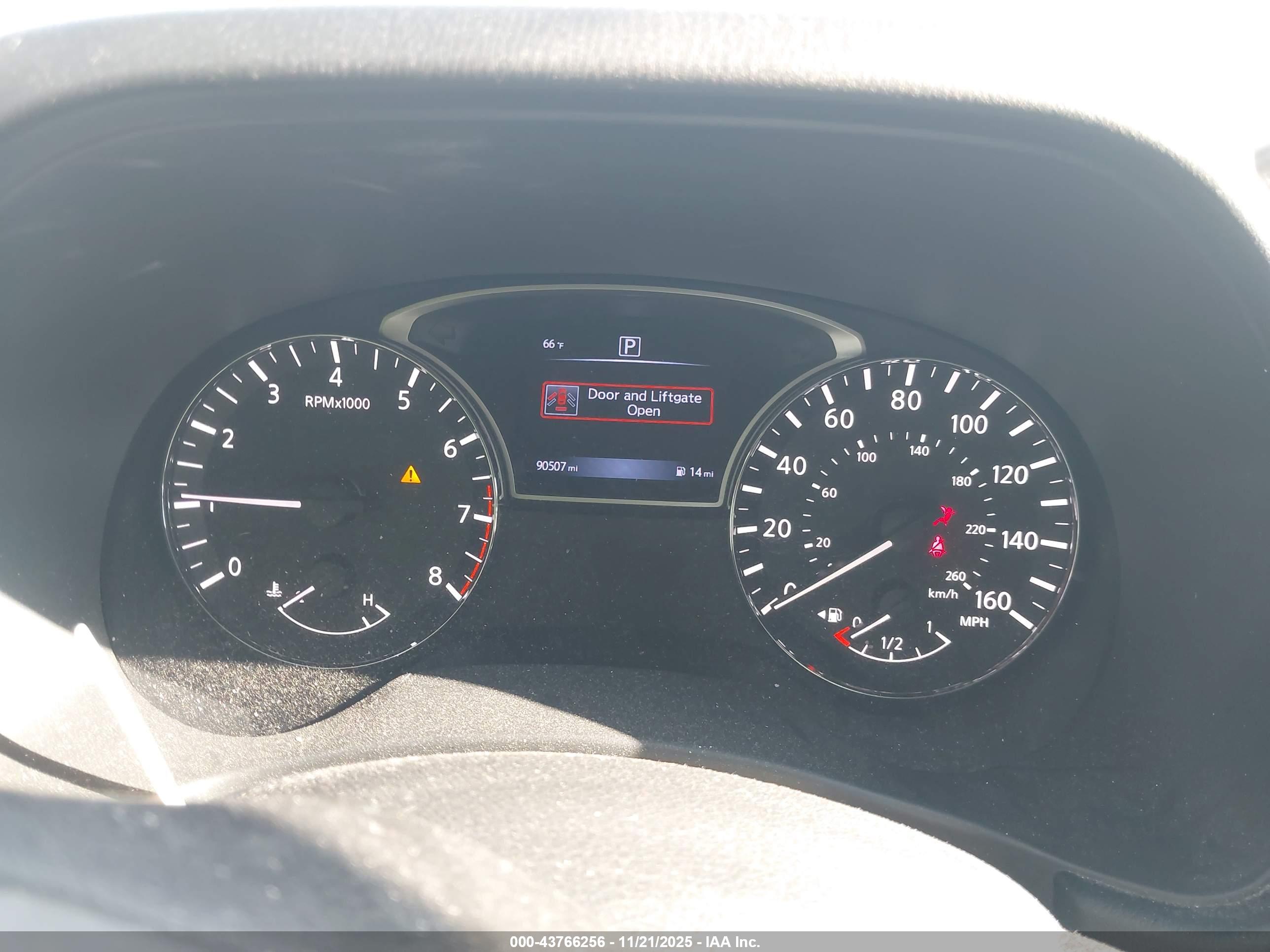 NISSAN PATHFINDER image 7