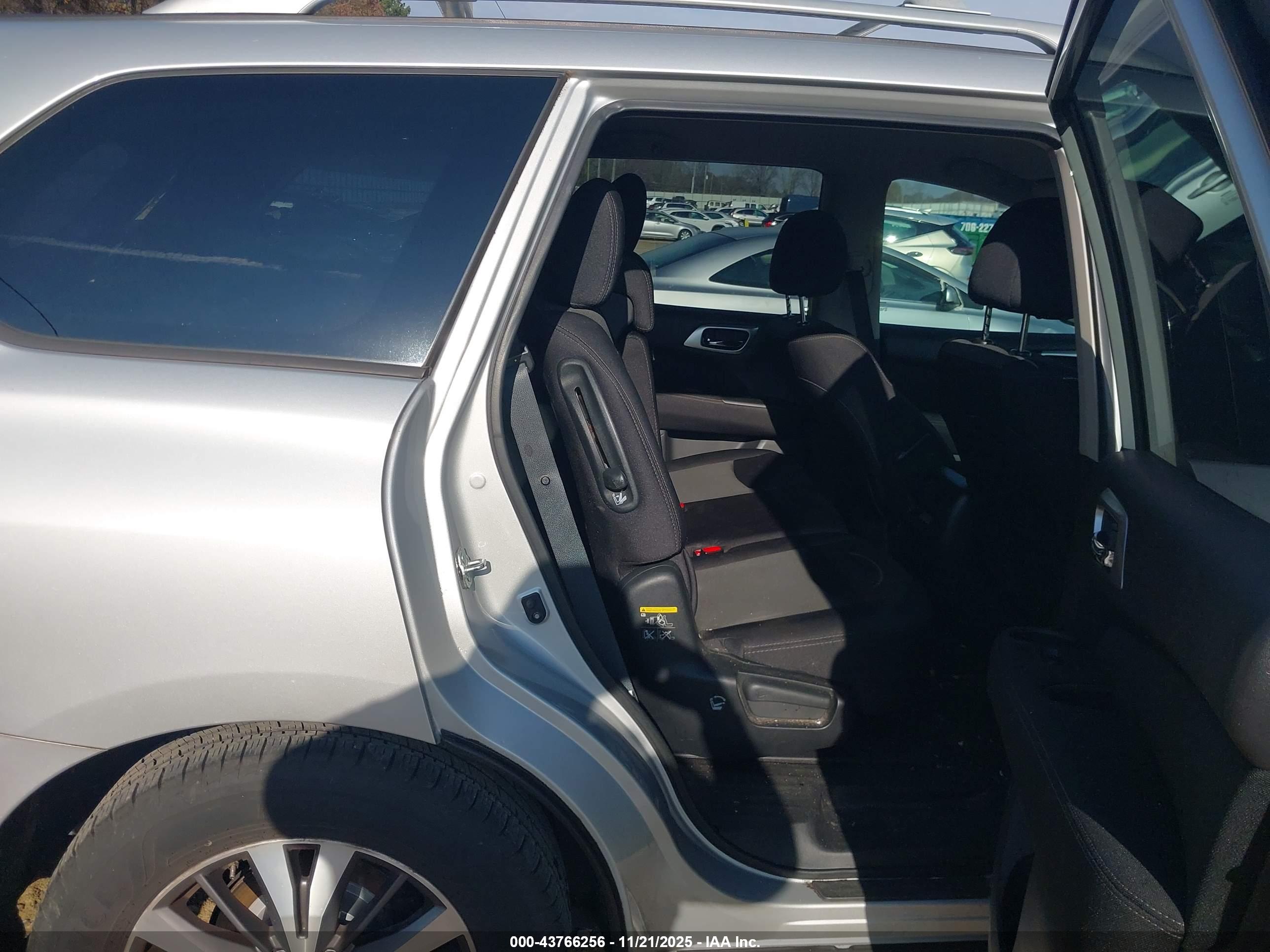 NISSAN PATHFINDER image 8
