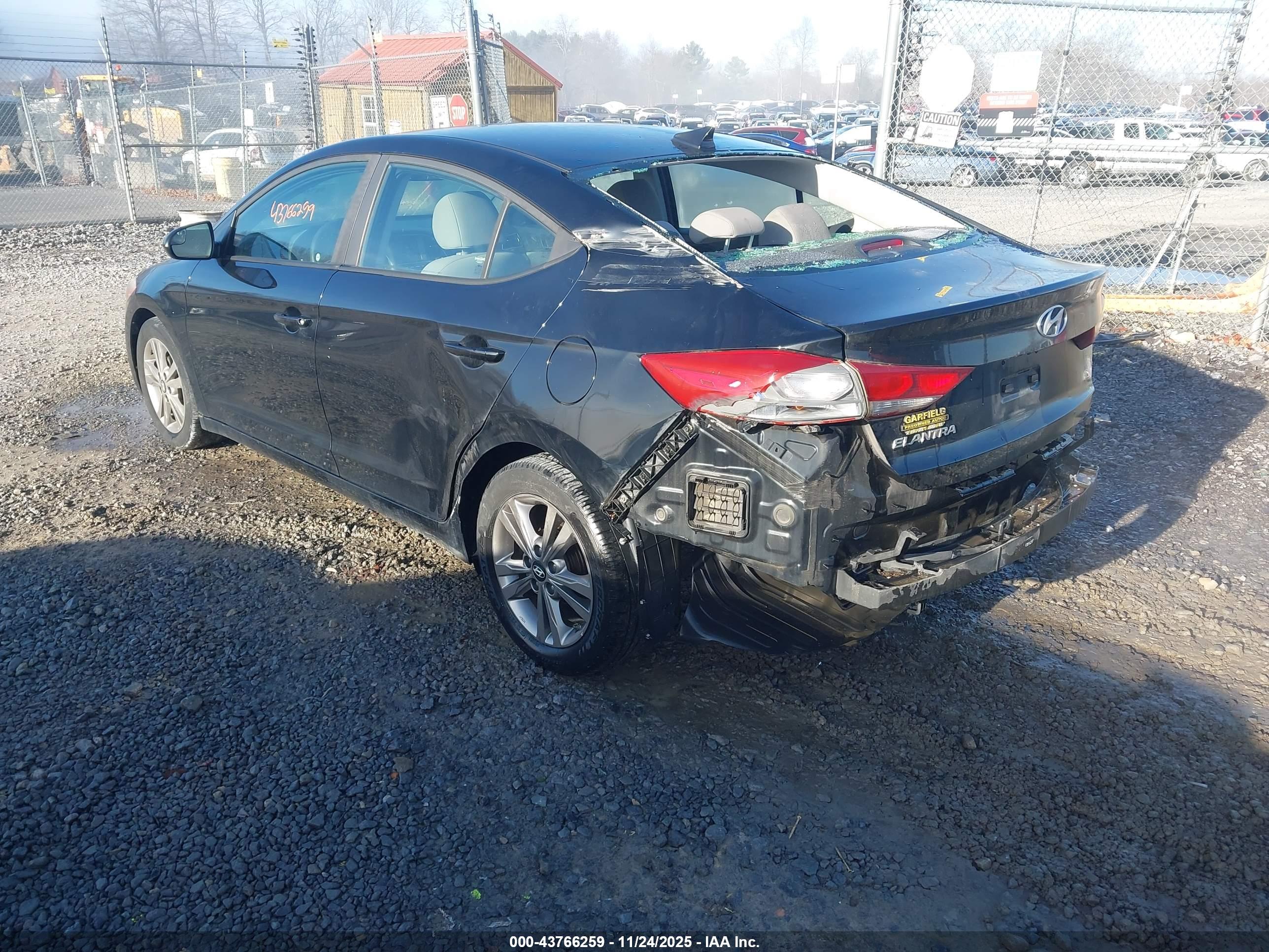 HYUNDAI ELANTRA image 3