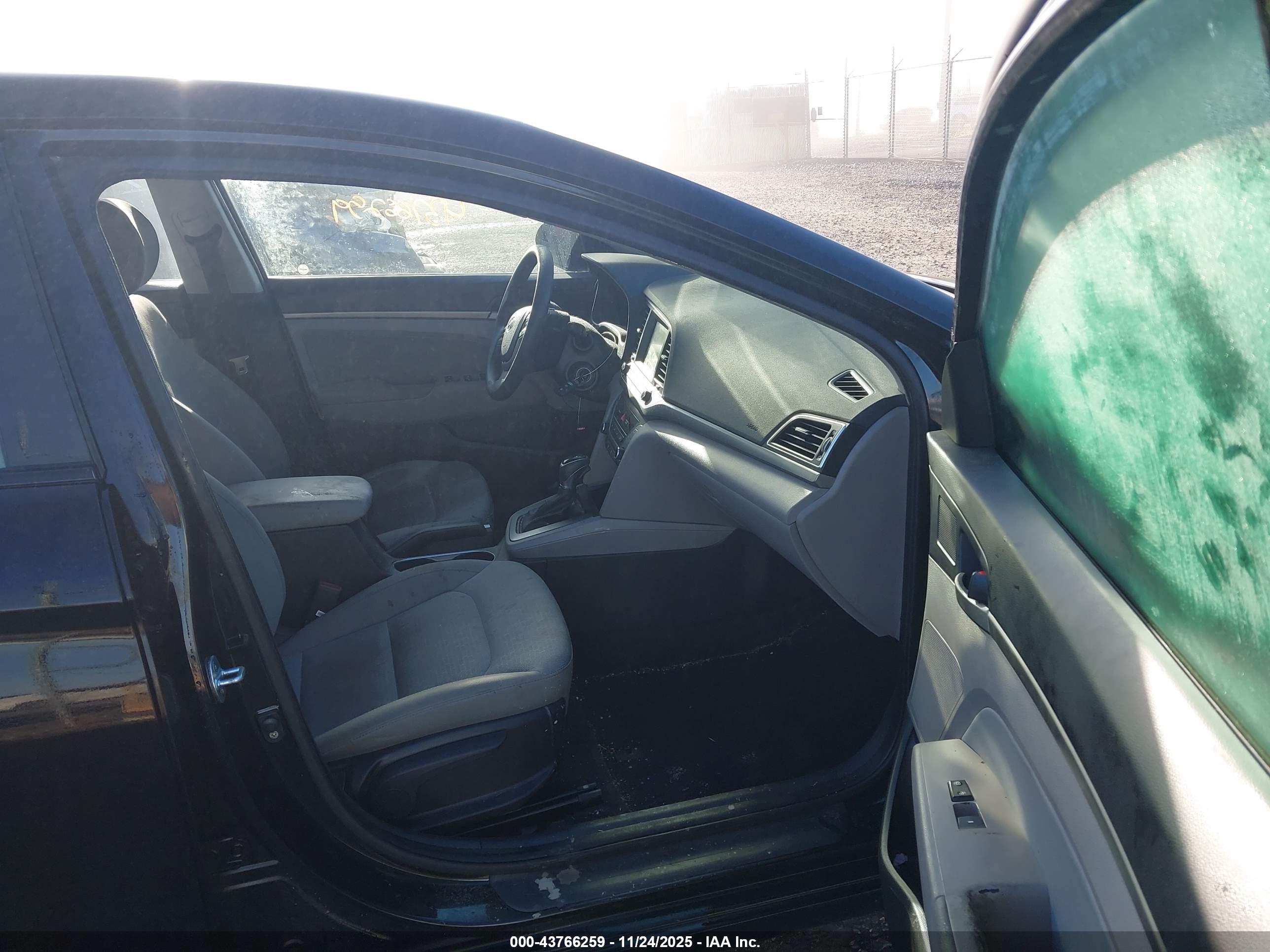 HYUNDAI ELANTRA image 5