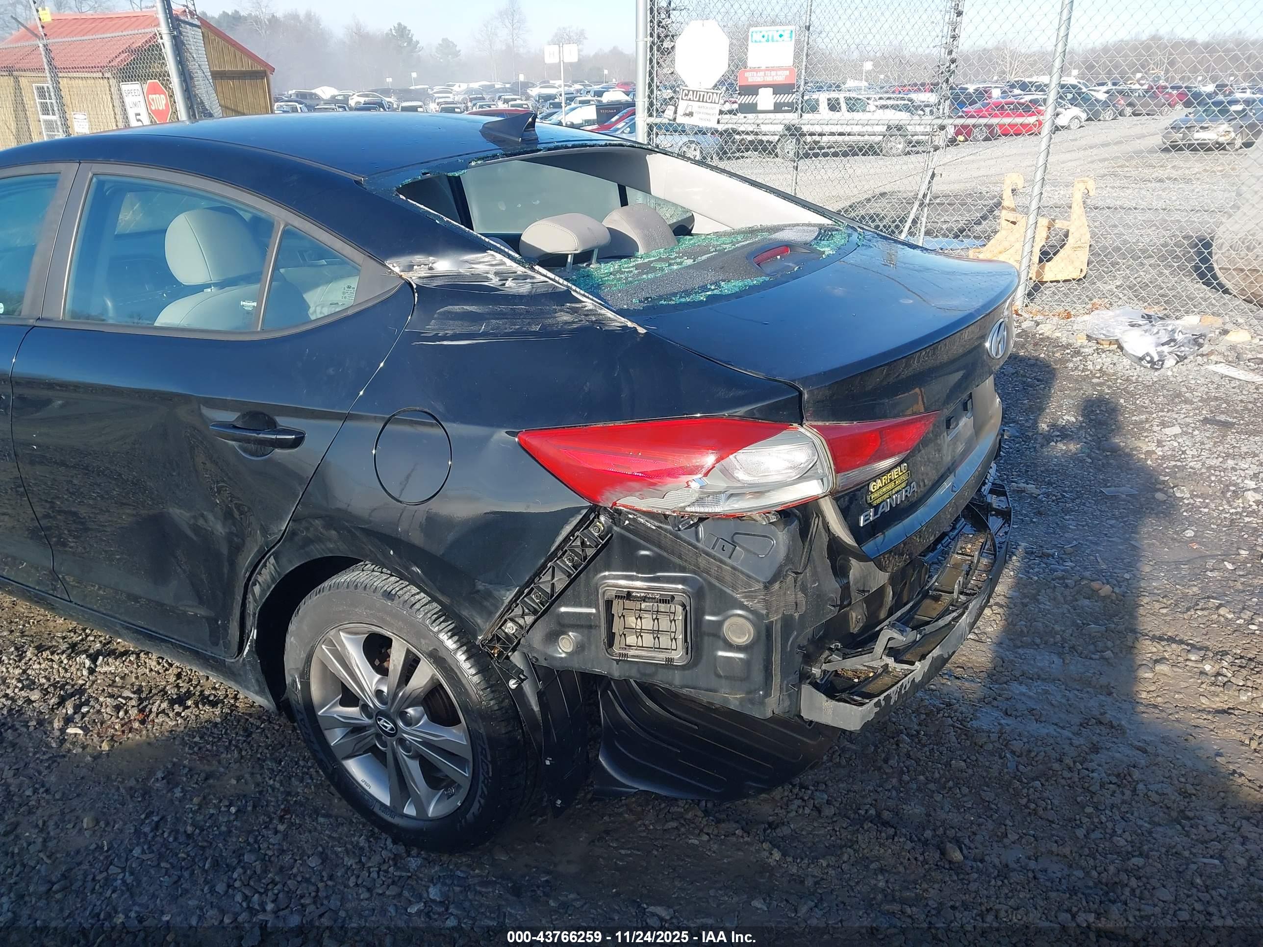 HYUNDAI ELANTRA image 6