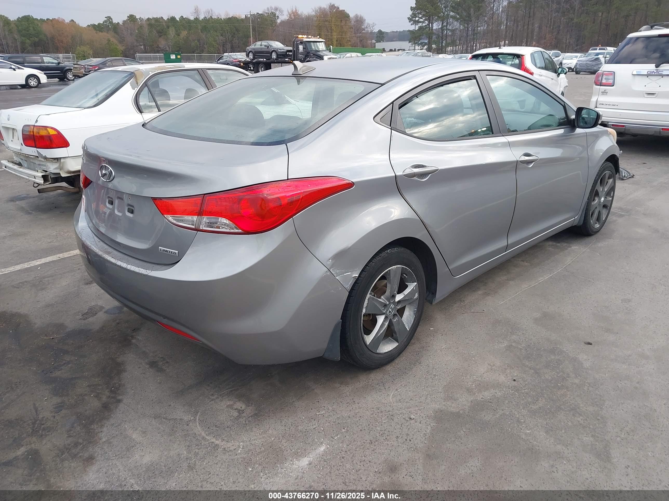 HYUNDAI ELANTRA image 4