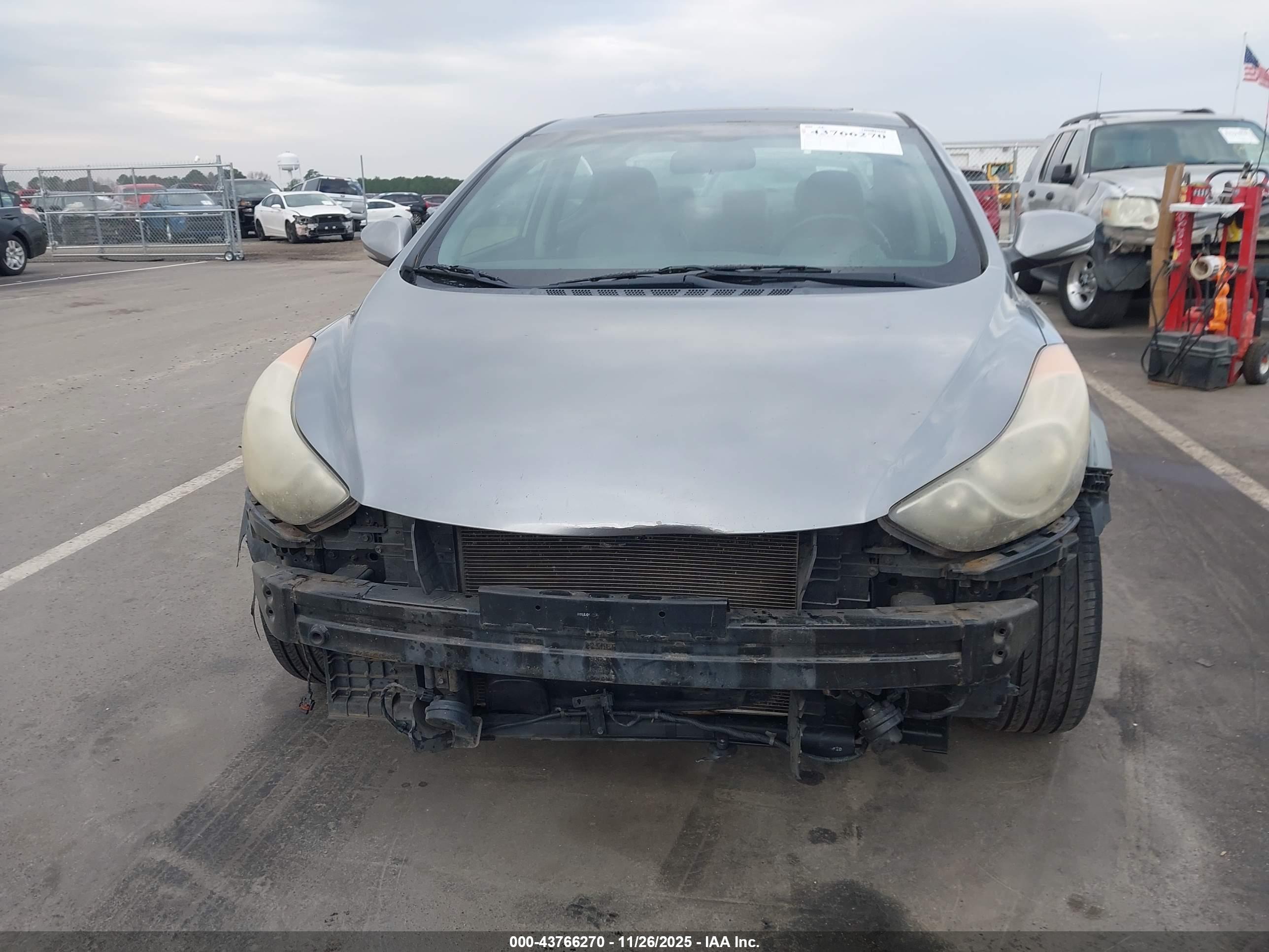 HYUNDAI ELANTRA image 6