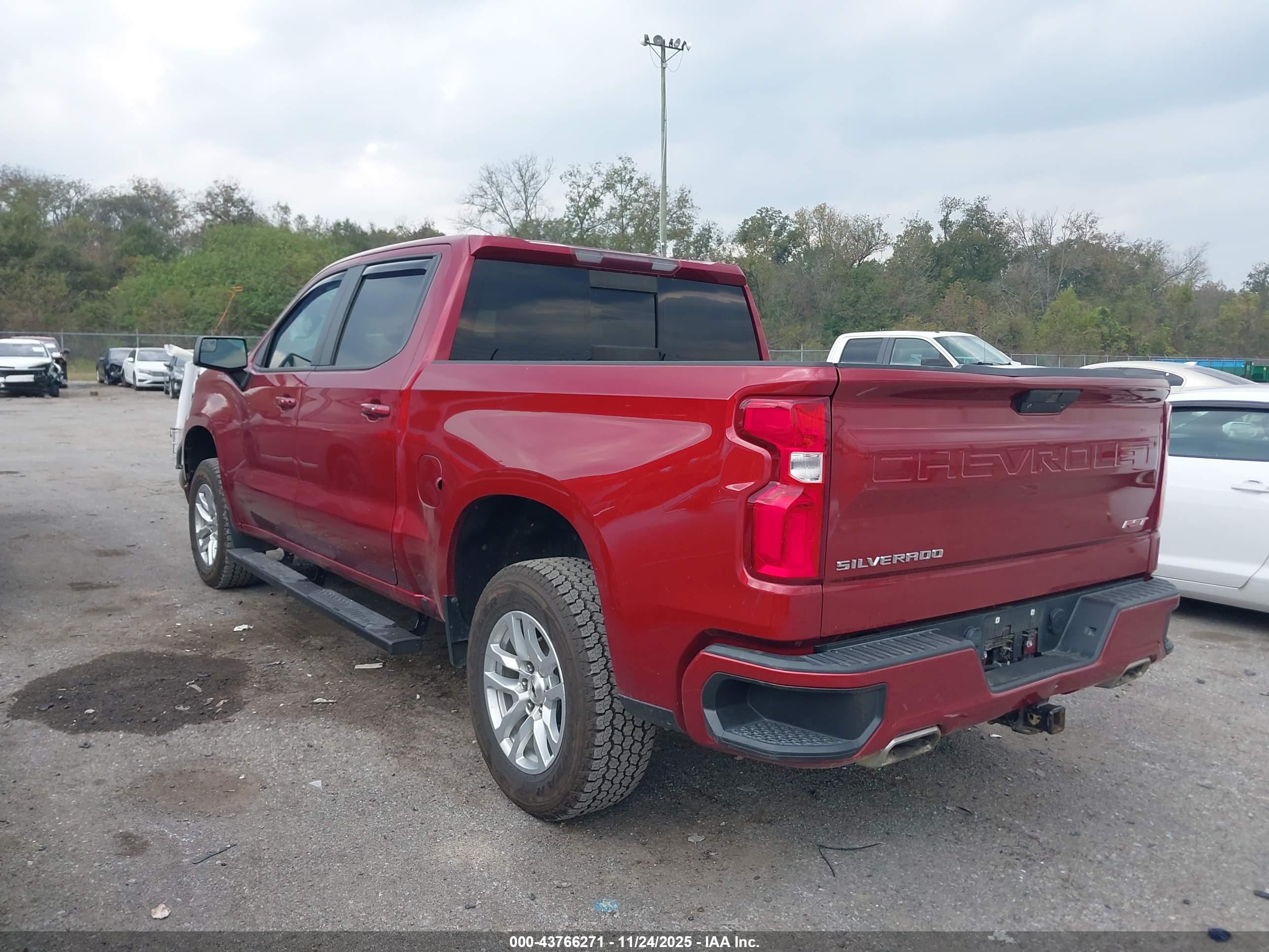CHEVROLET SILVERADO image 3
