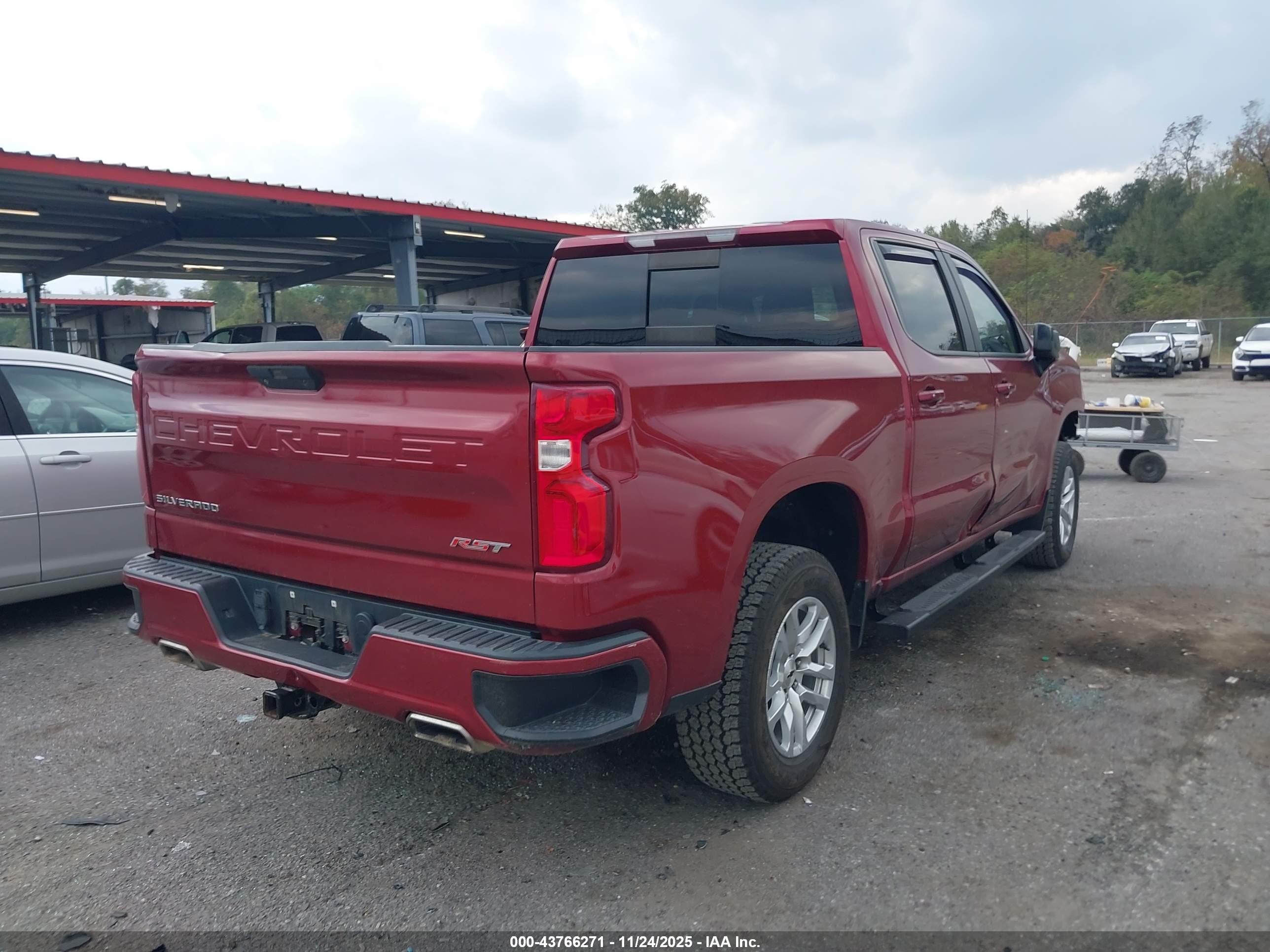 CHEVROLET SILVERADO image 4