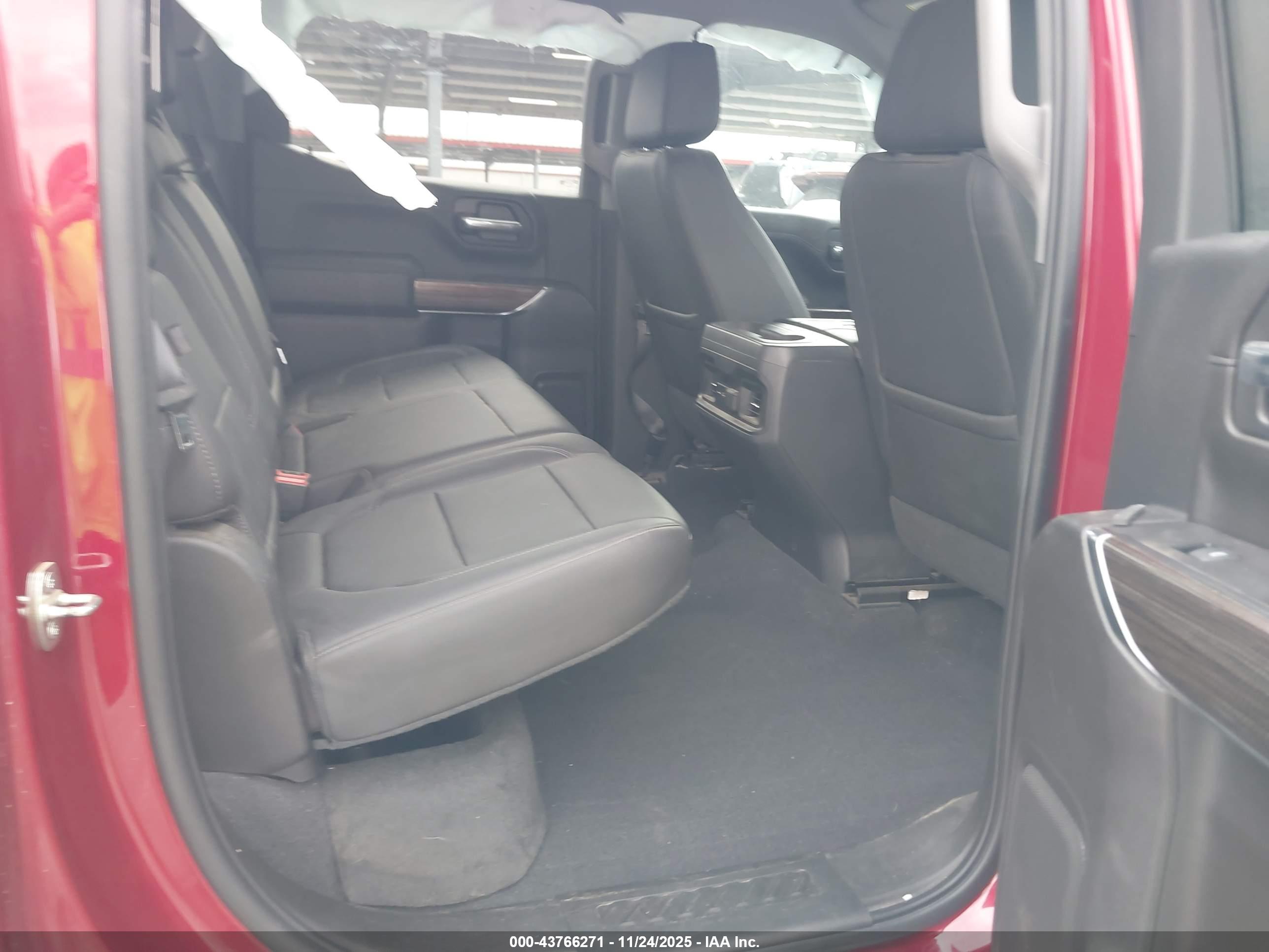 CHEVROLET SILVERADO image 8