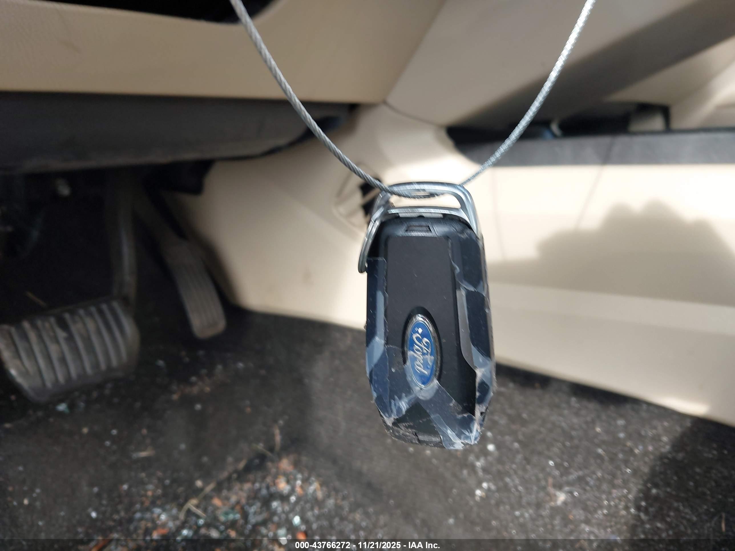 FORD FUSION image 11