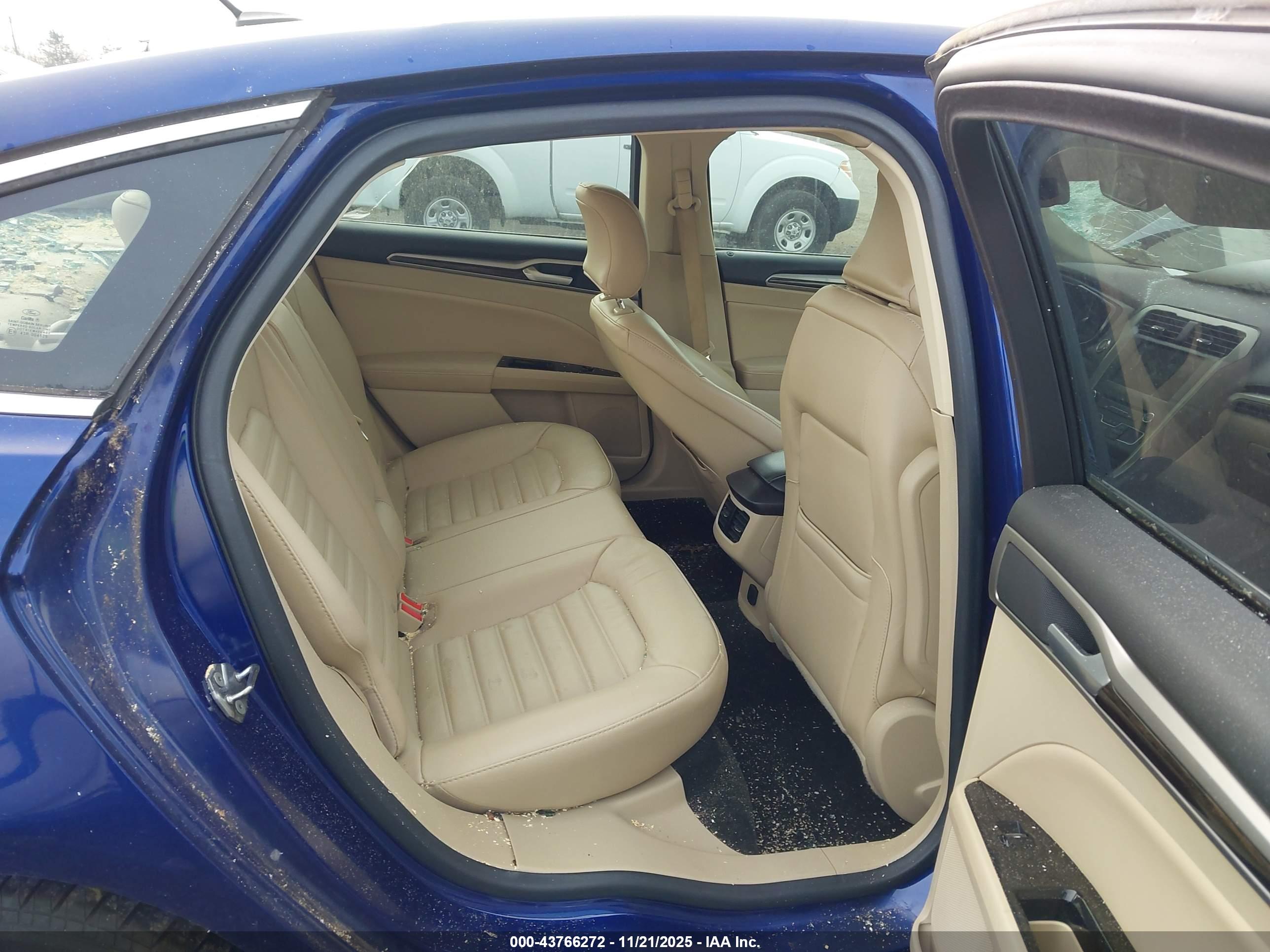 FORD FUSION image 8