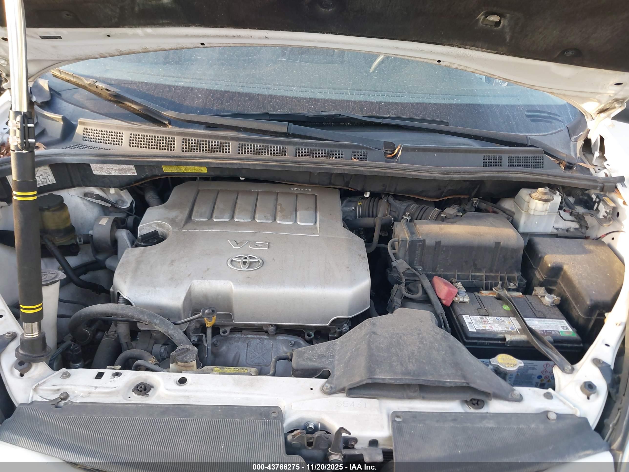 TOYOTA SIENNA image 10
