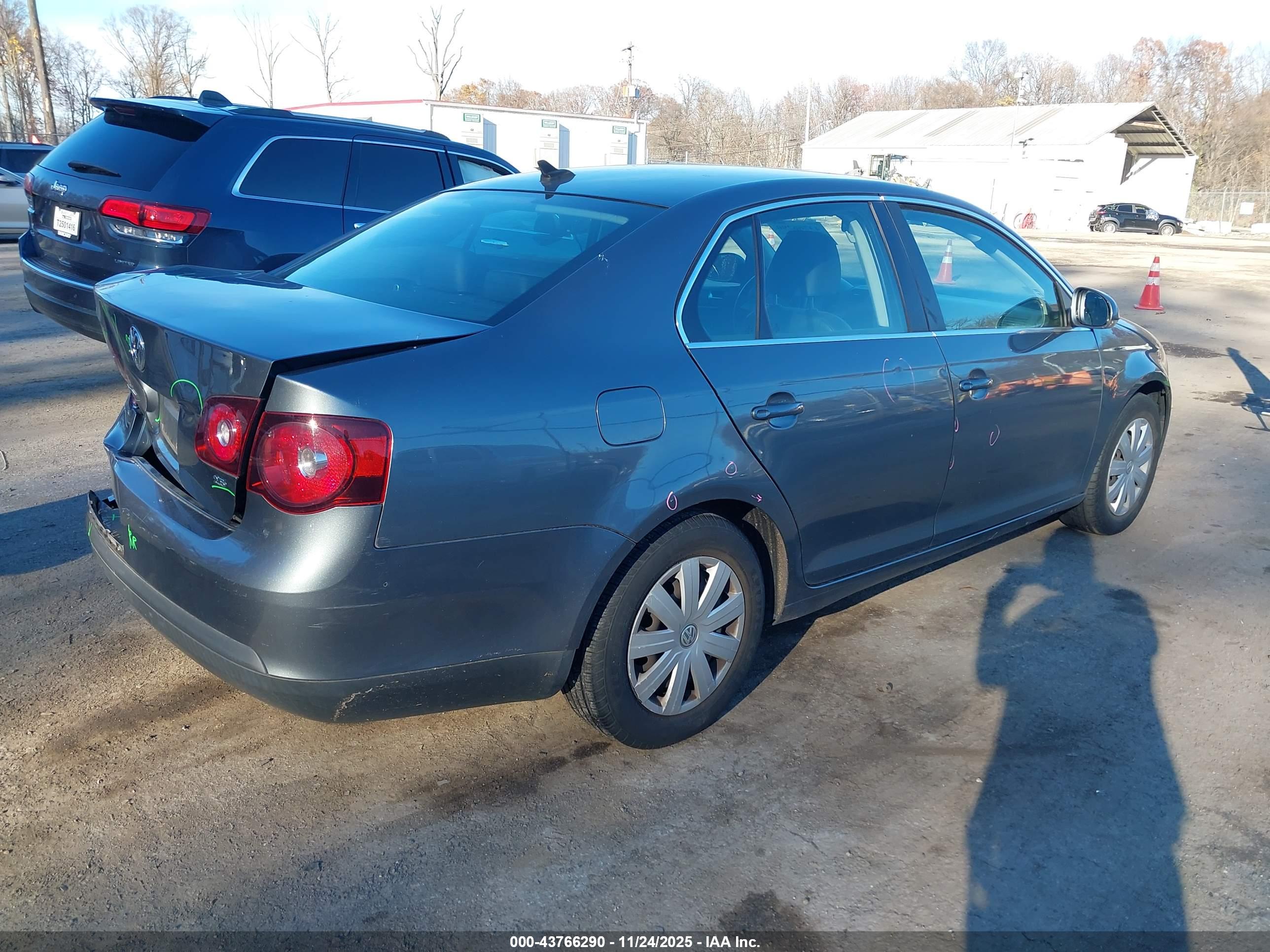 VOLKSWAGEN JETTA image 4