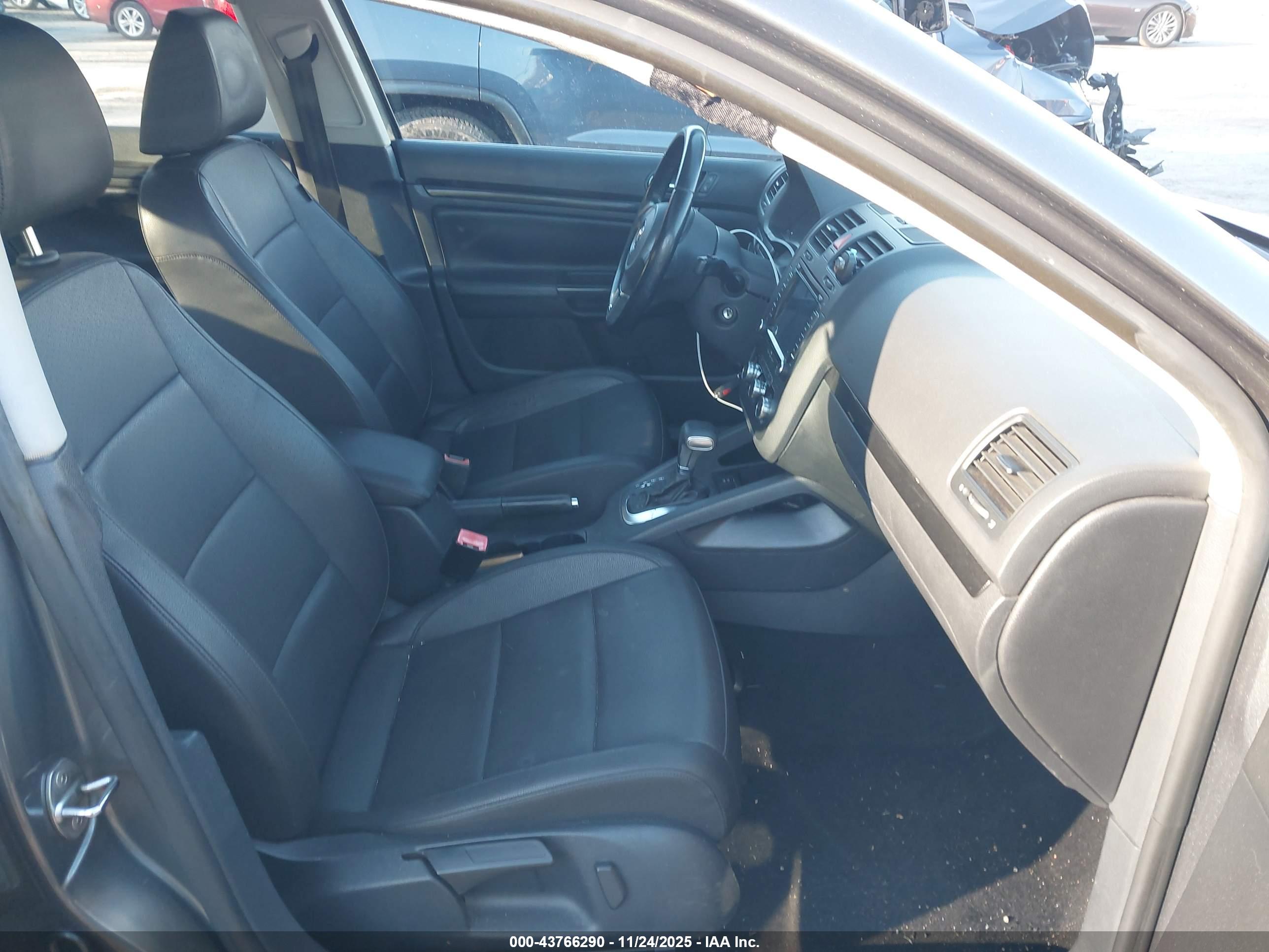 VOLKSWAGEN JETTA image 5