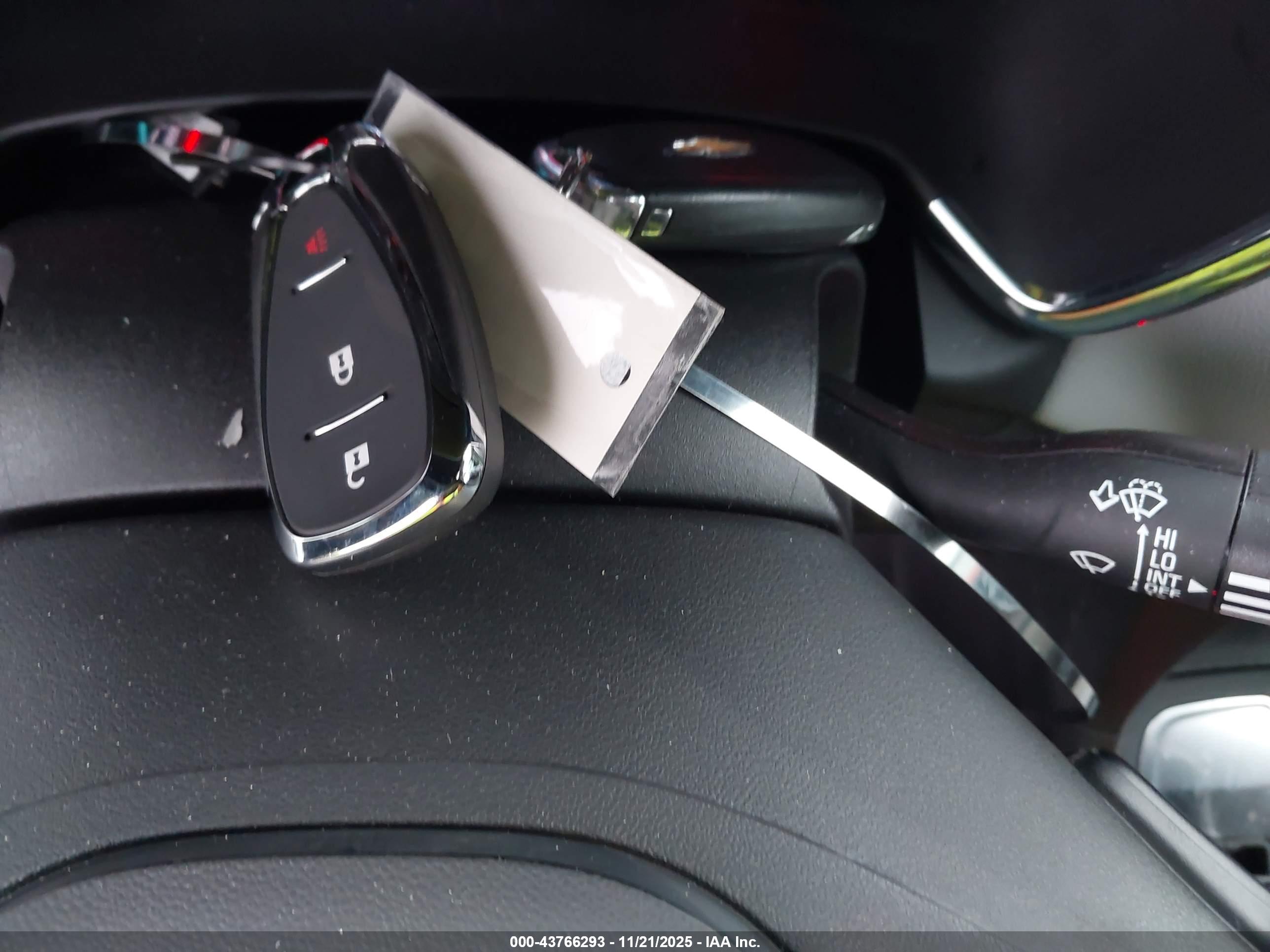 CHEVROLET EQUINOX image 11
