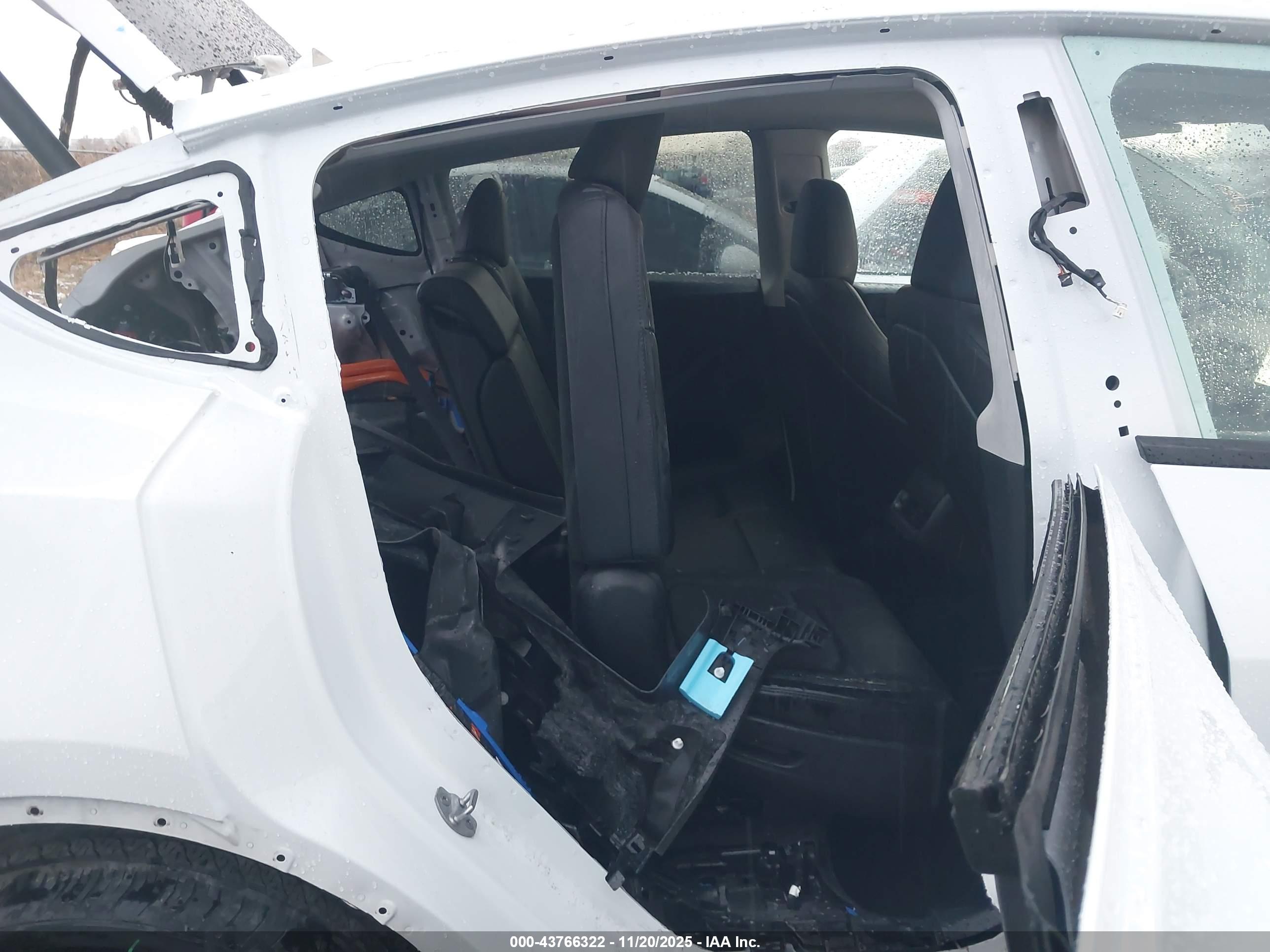 TESLA MODEL image 8