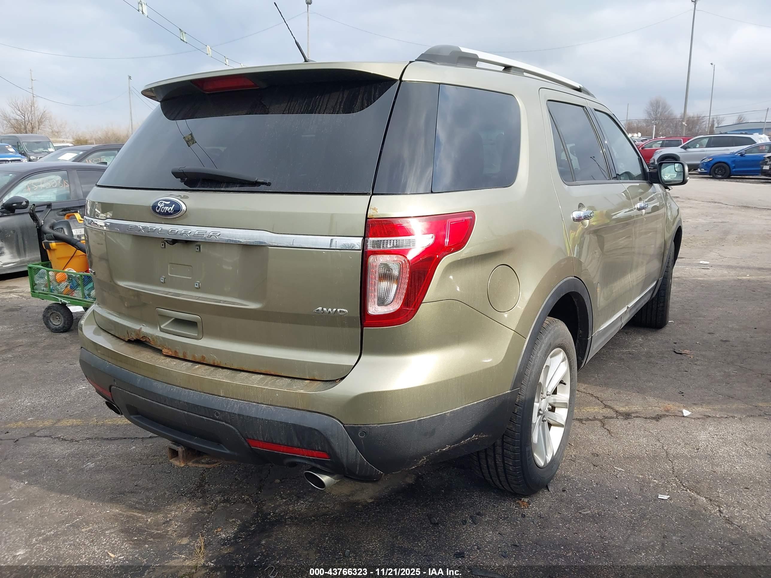 FORD EXPLORER image 4