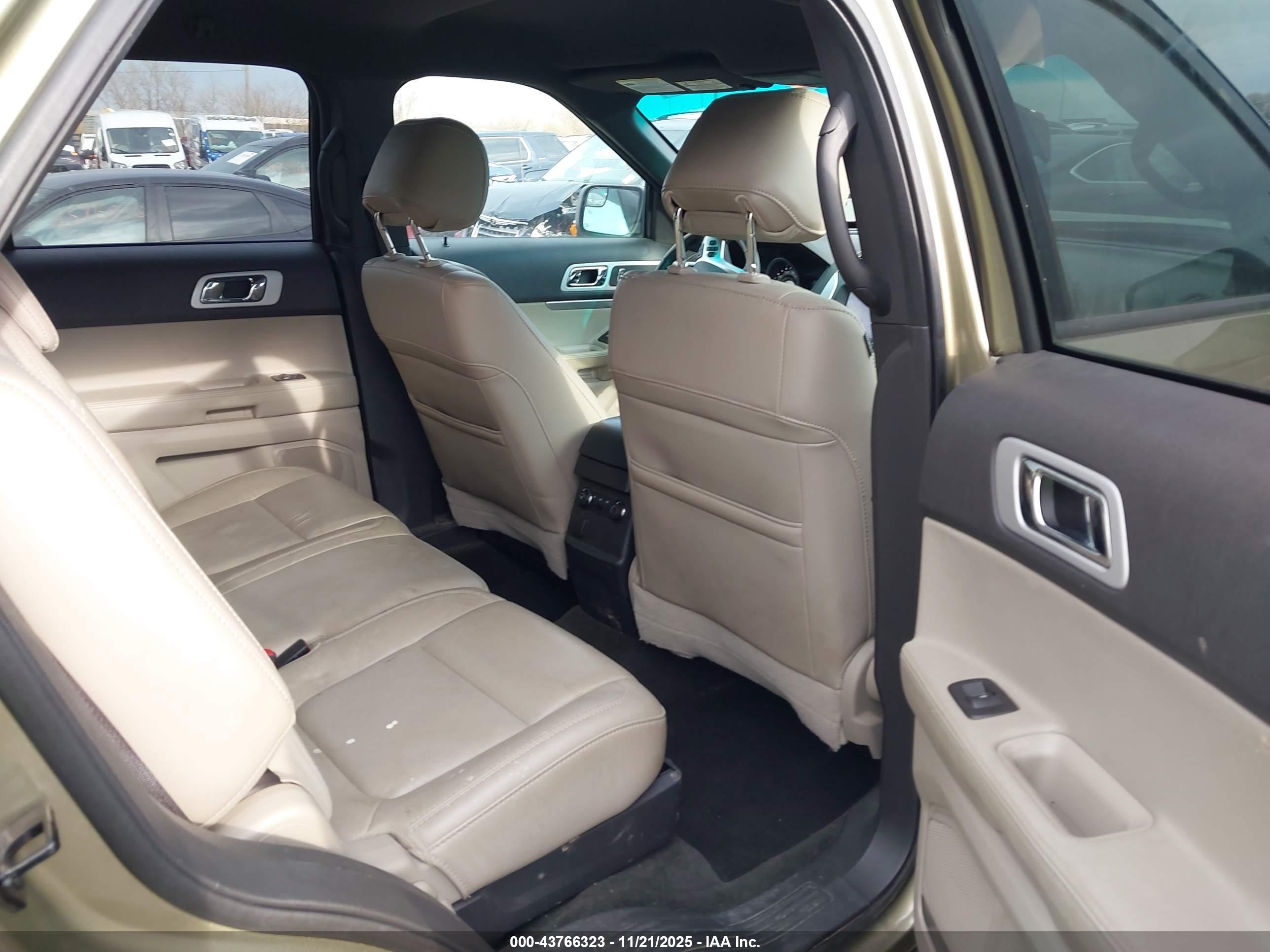 FORD EXPLORER image 8