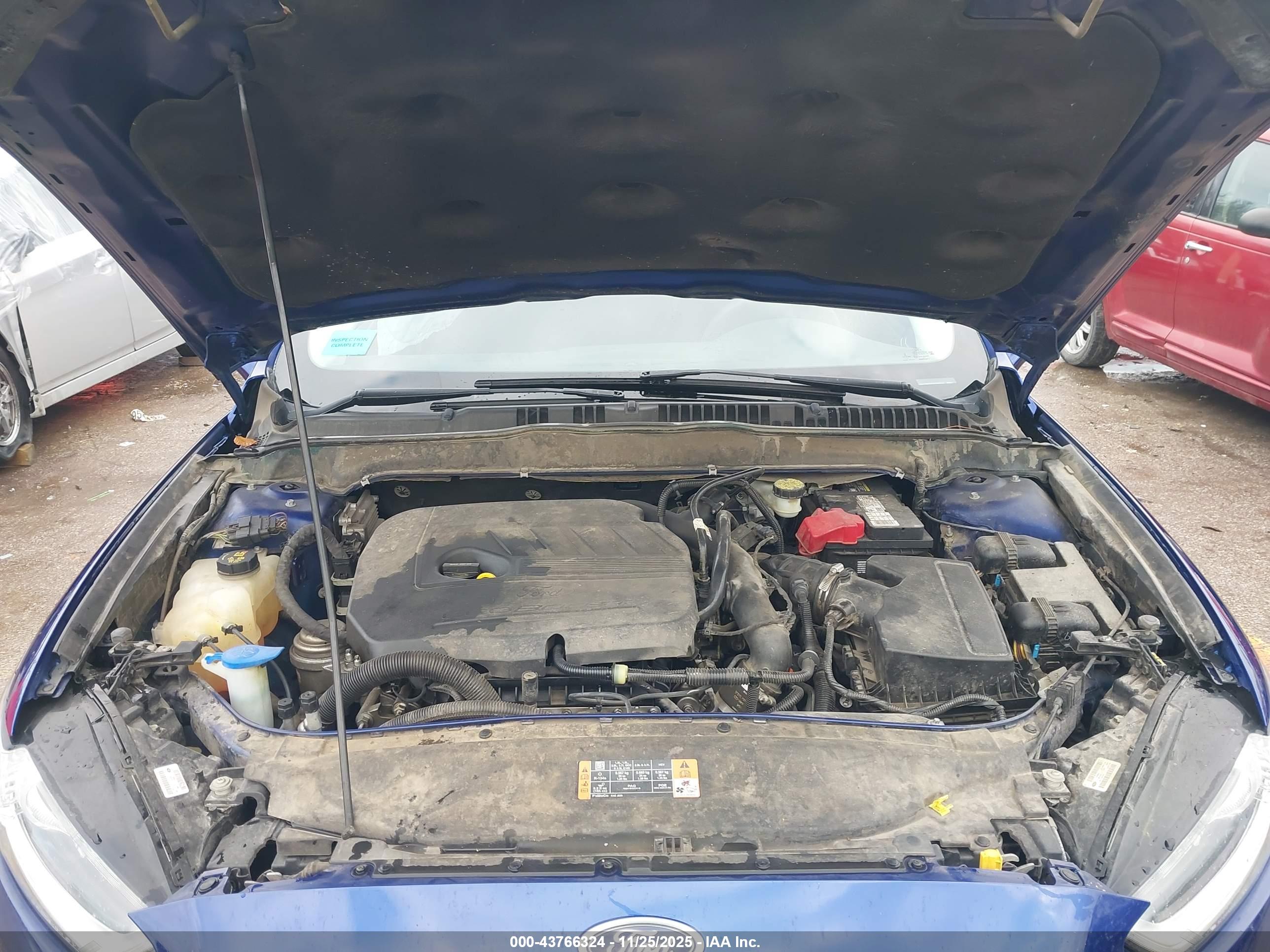 FORD FUSION image 10