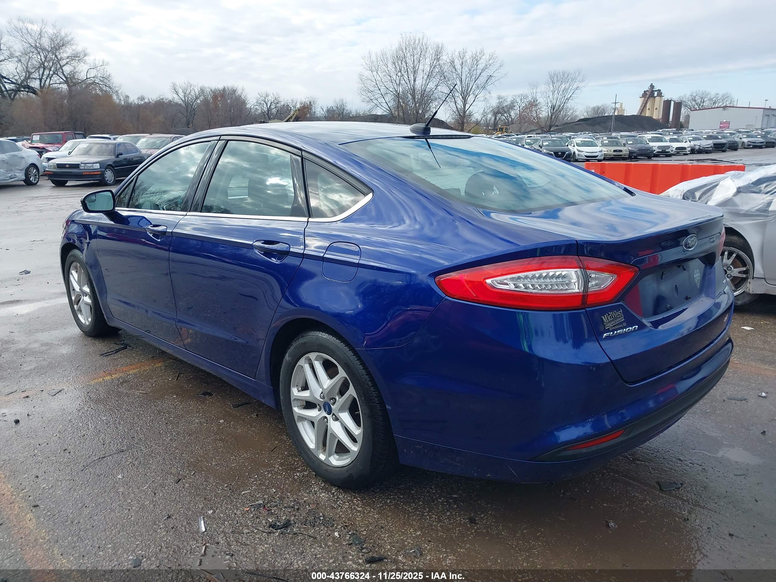 FORD FUSION image 3