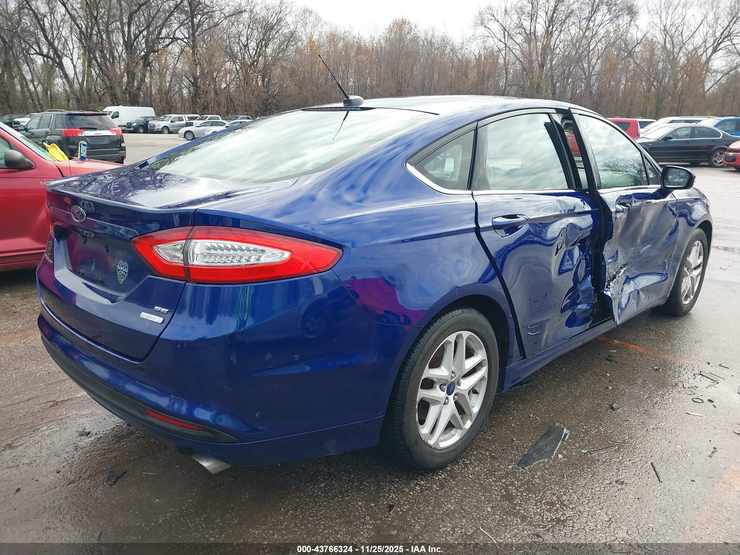 FORD FUSION image 4