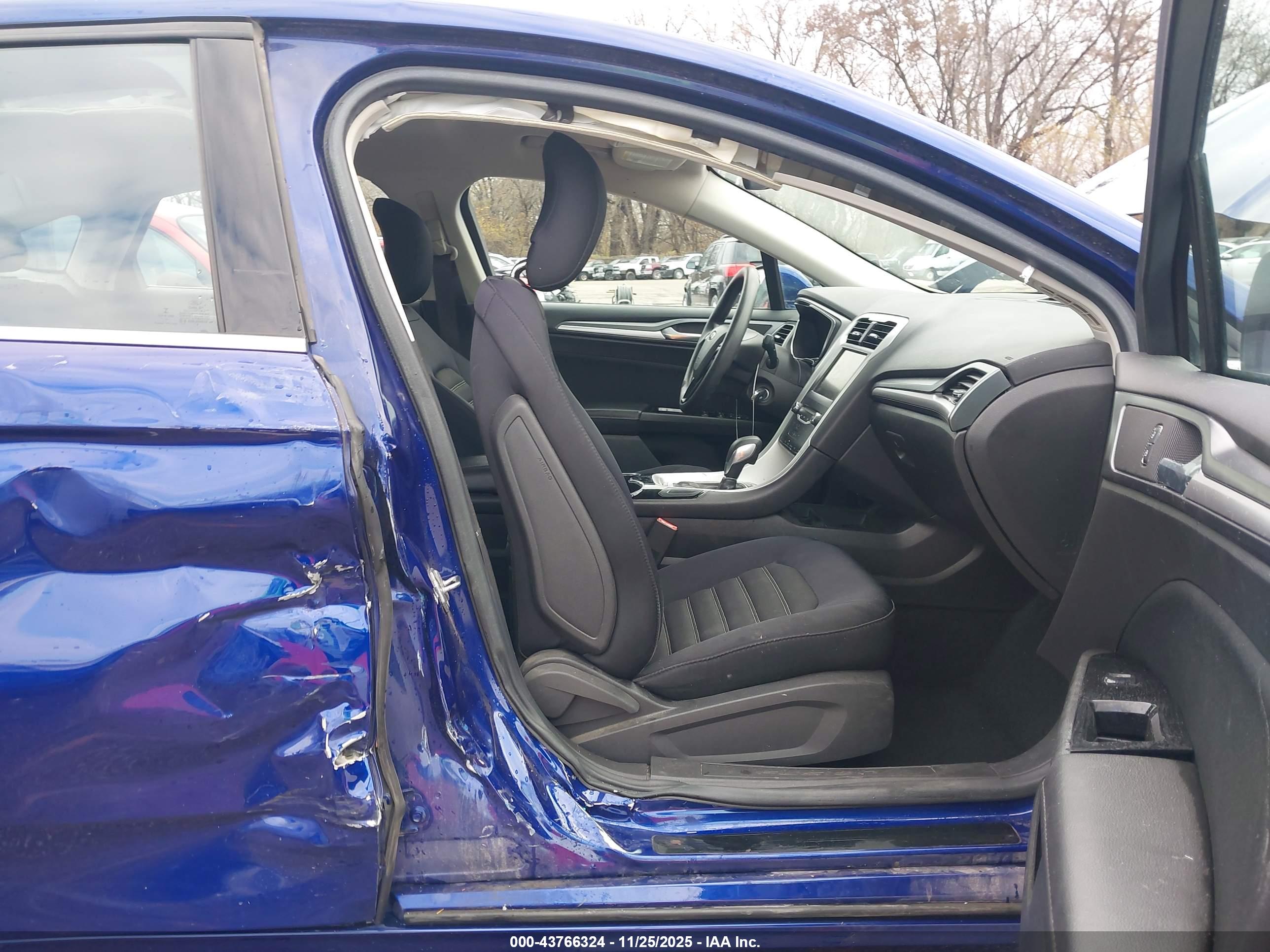 FORD FUSION image 5