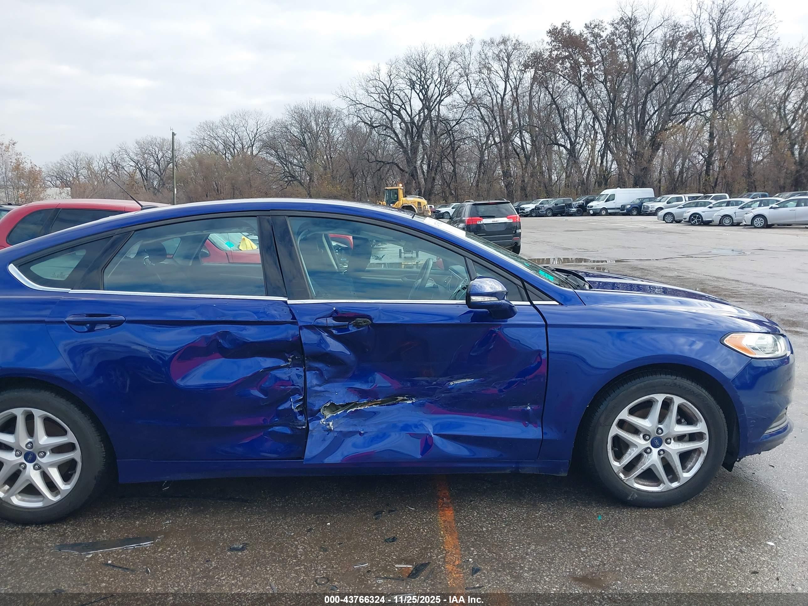 FORD FUSION image 6