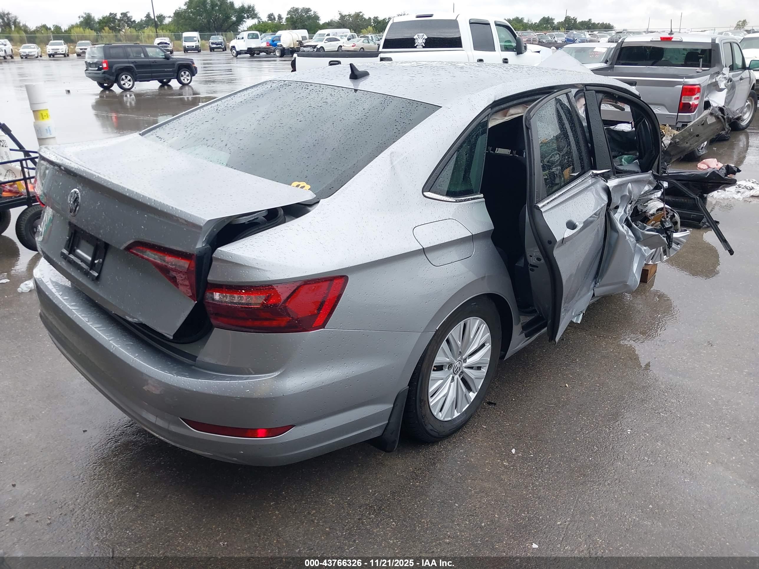 VOLKSWAGEN JETTA image 4
