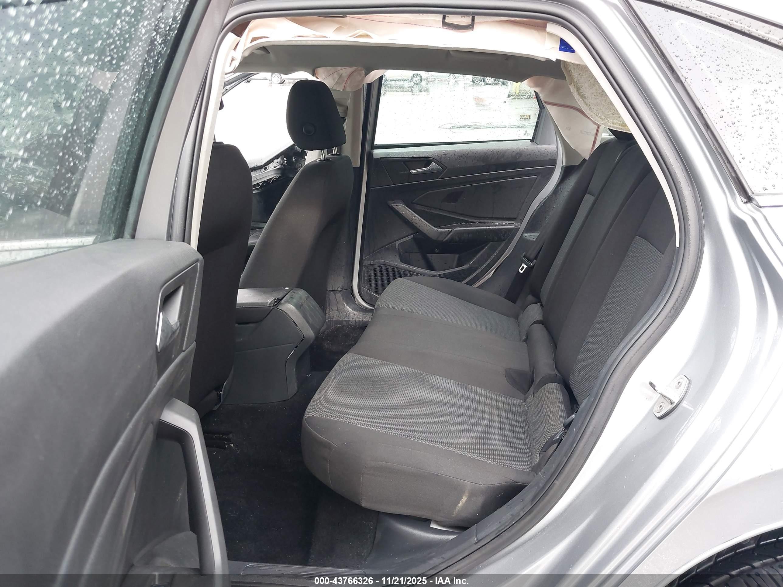 VOLKSWAGEN JETTA image 8