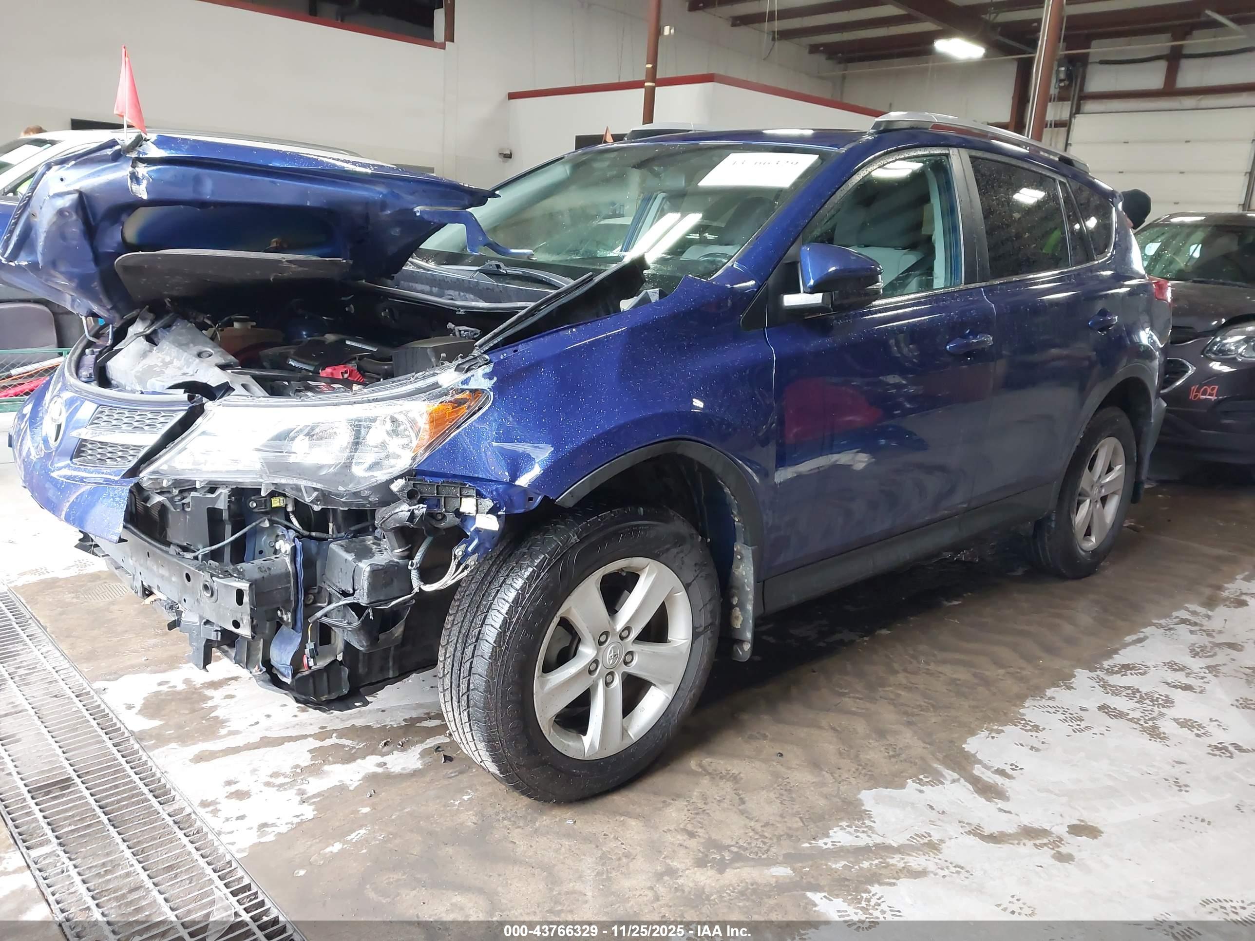 TOYOTA RAV4 image 2