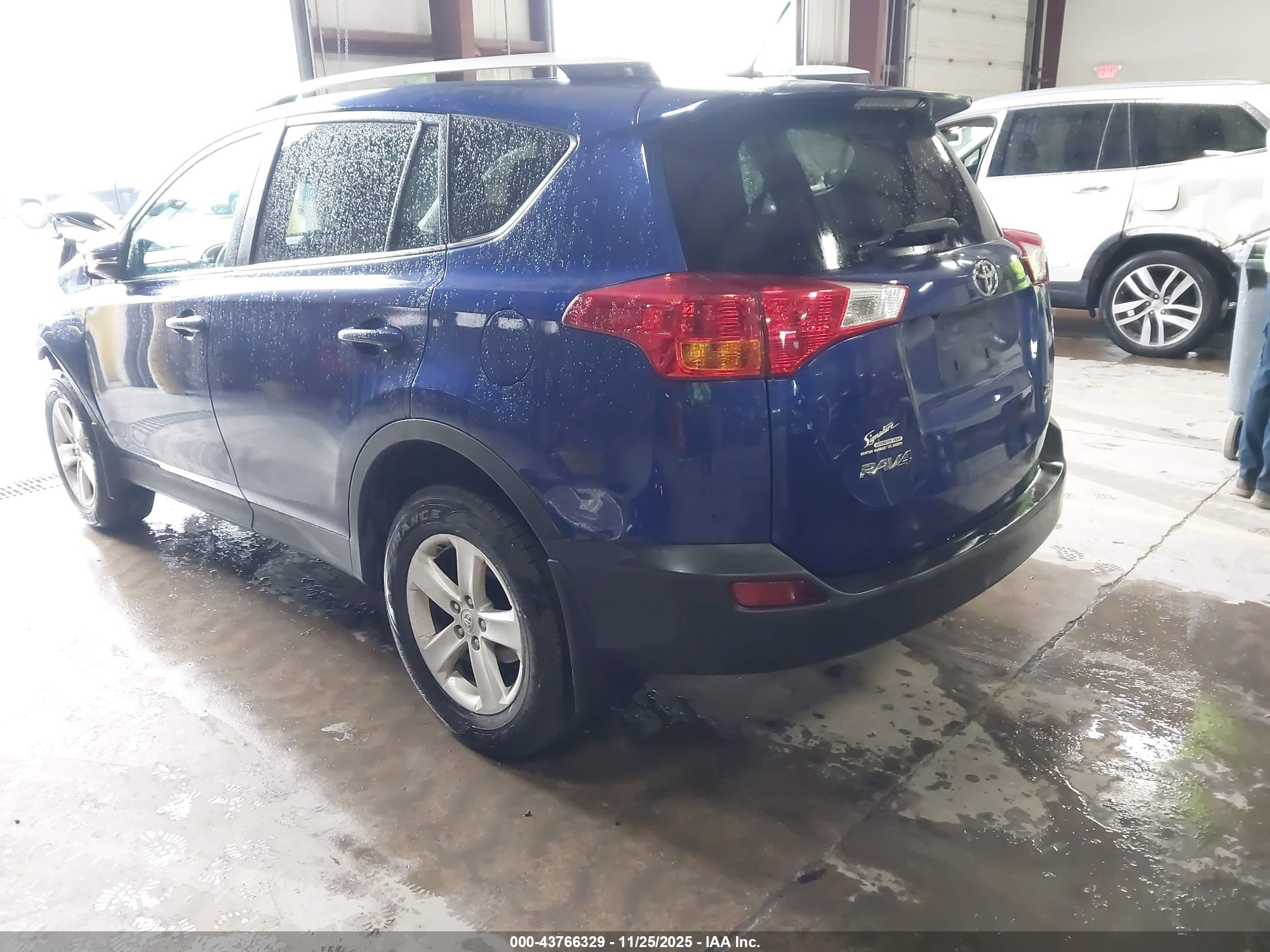 TOYOTA RAV4 image 3
