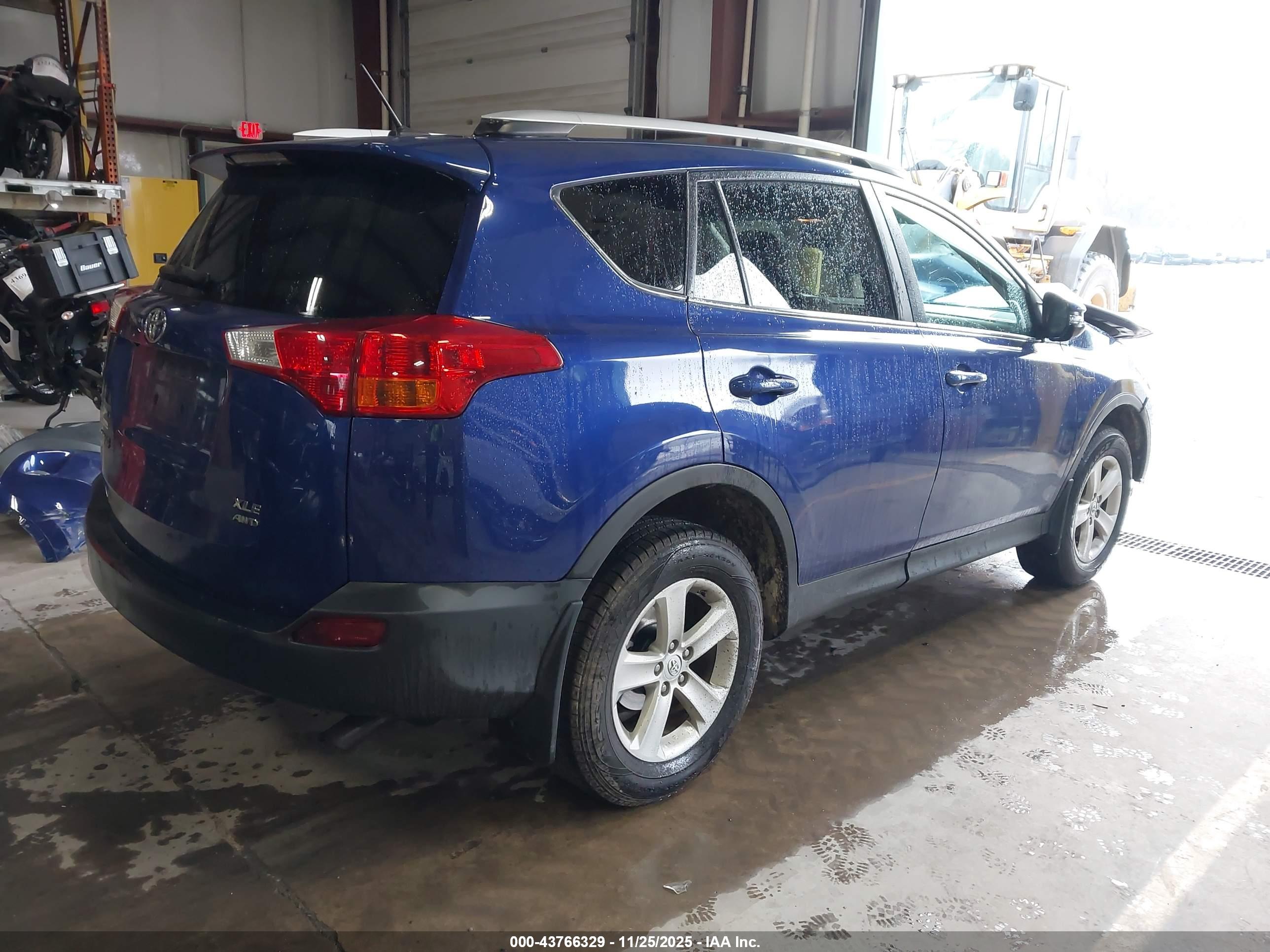 TOYOTA RAV4 image 4