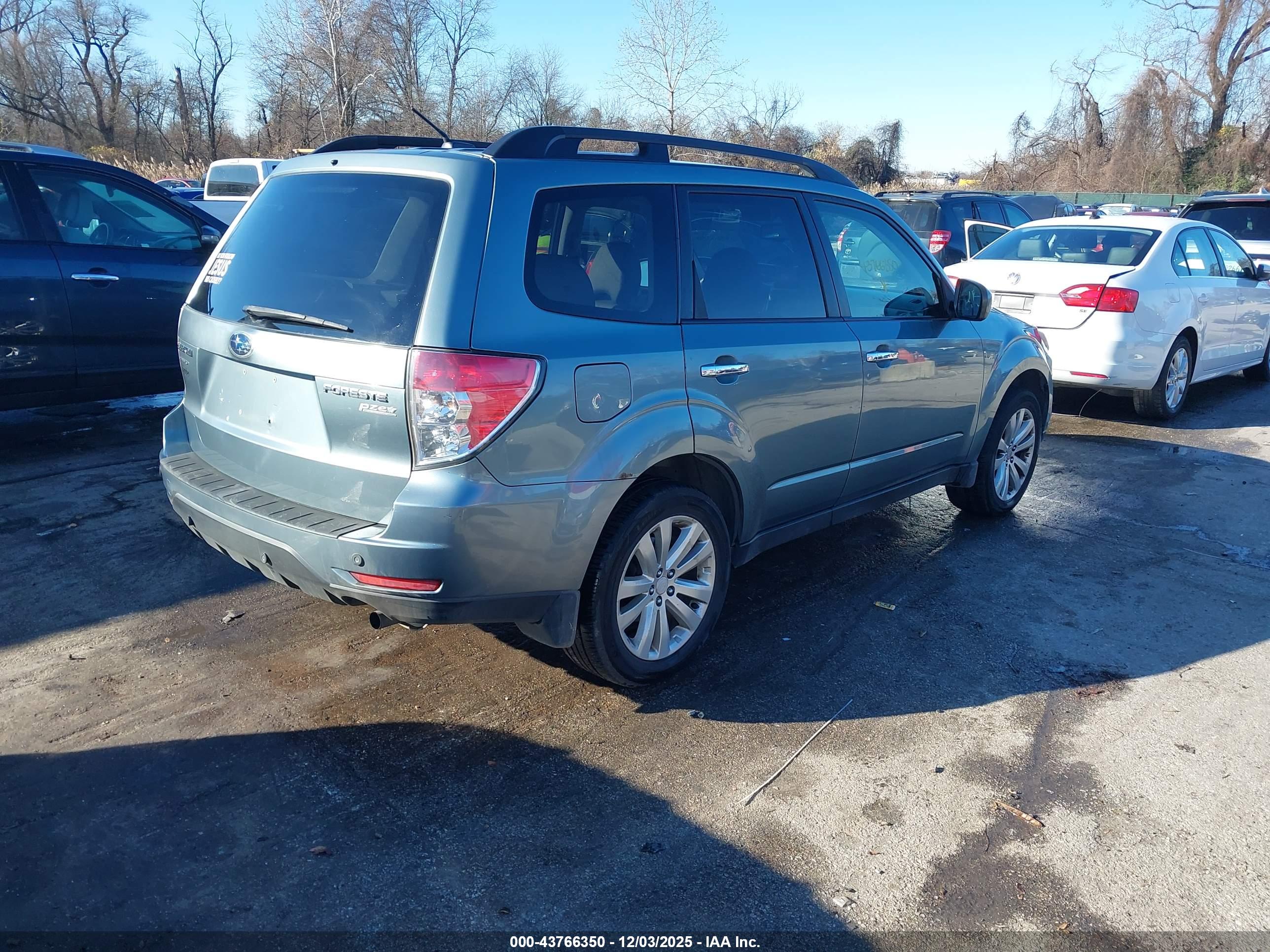 SUBARU FORESTER image 4