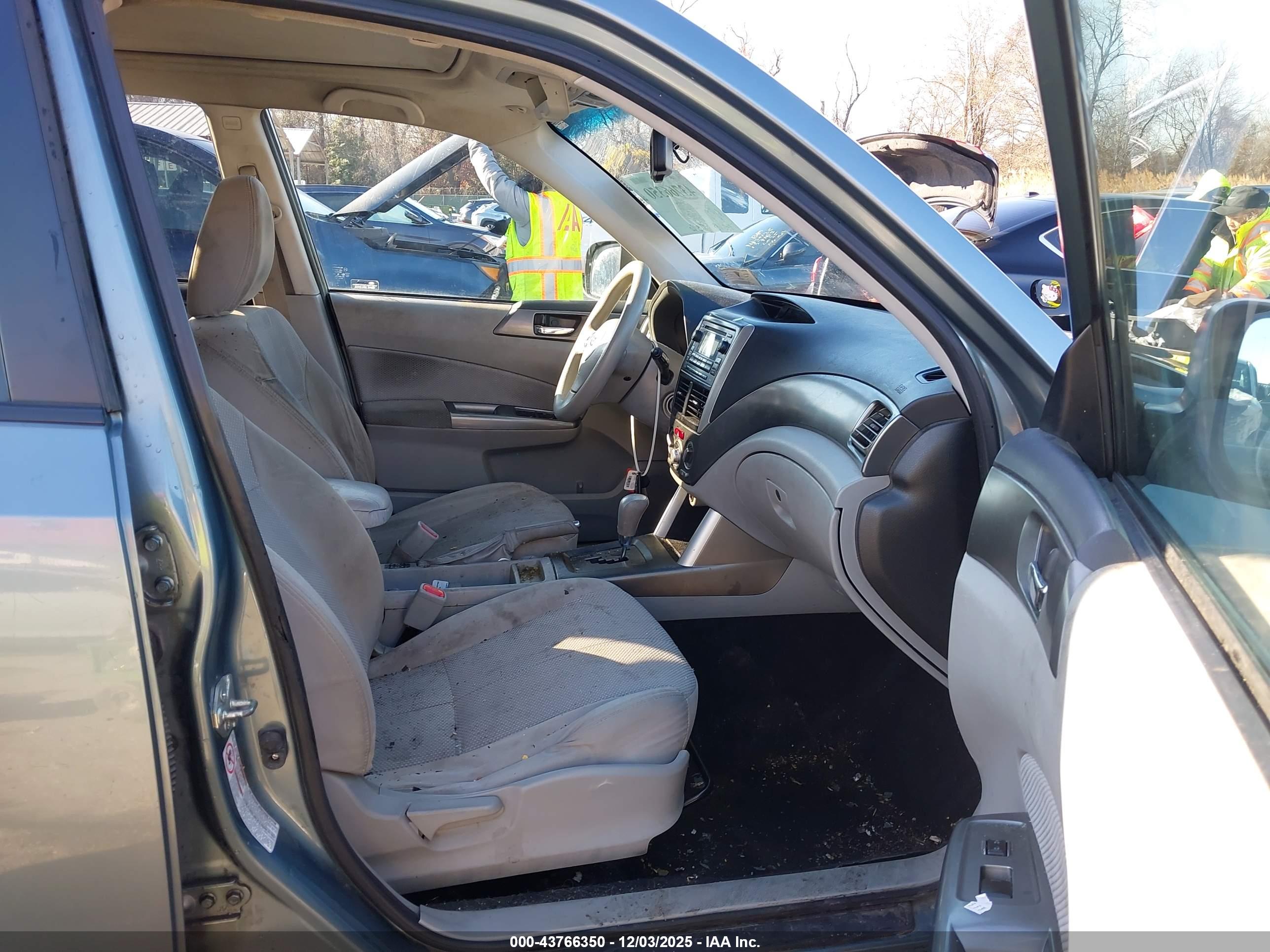 SUBARU FORESTER image 5