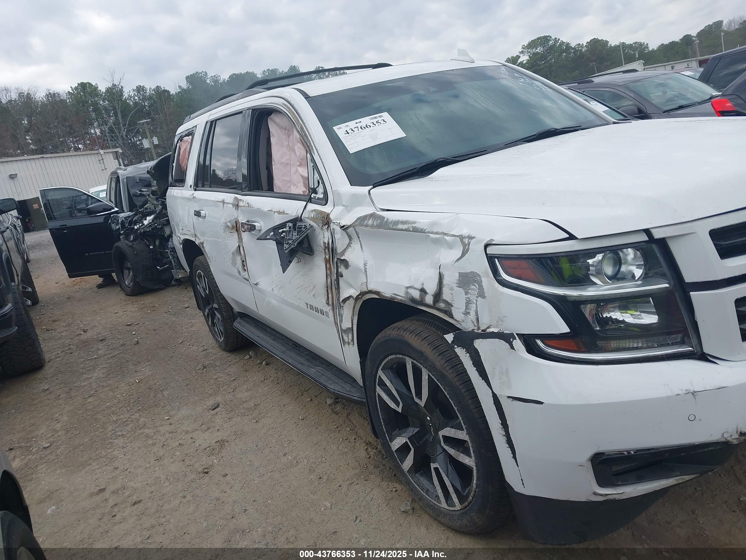 CHEVROLET TAHOE image 6