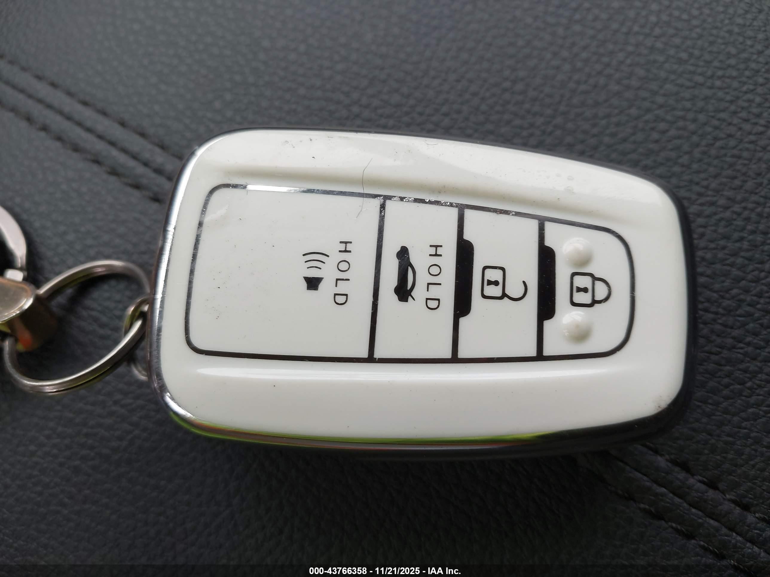 TOYOTA RAV4 image 11