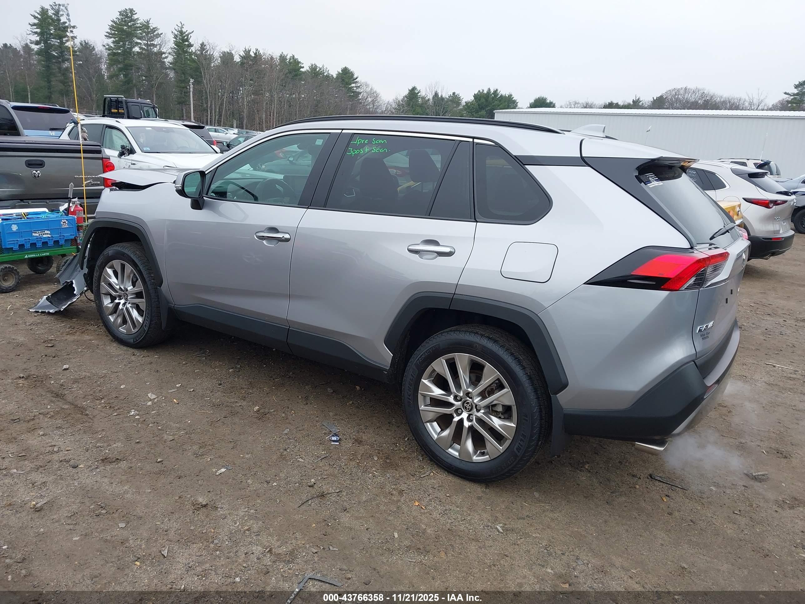 TOYOTA RAV4 image 3