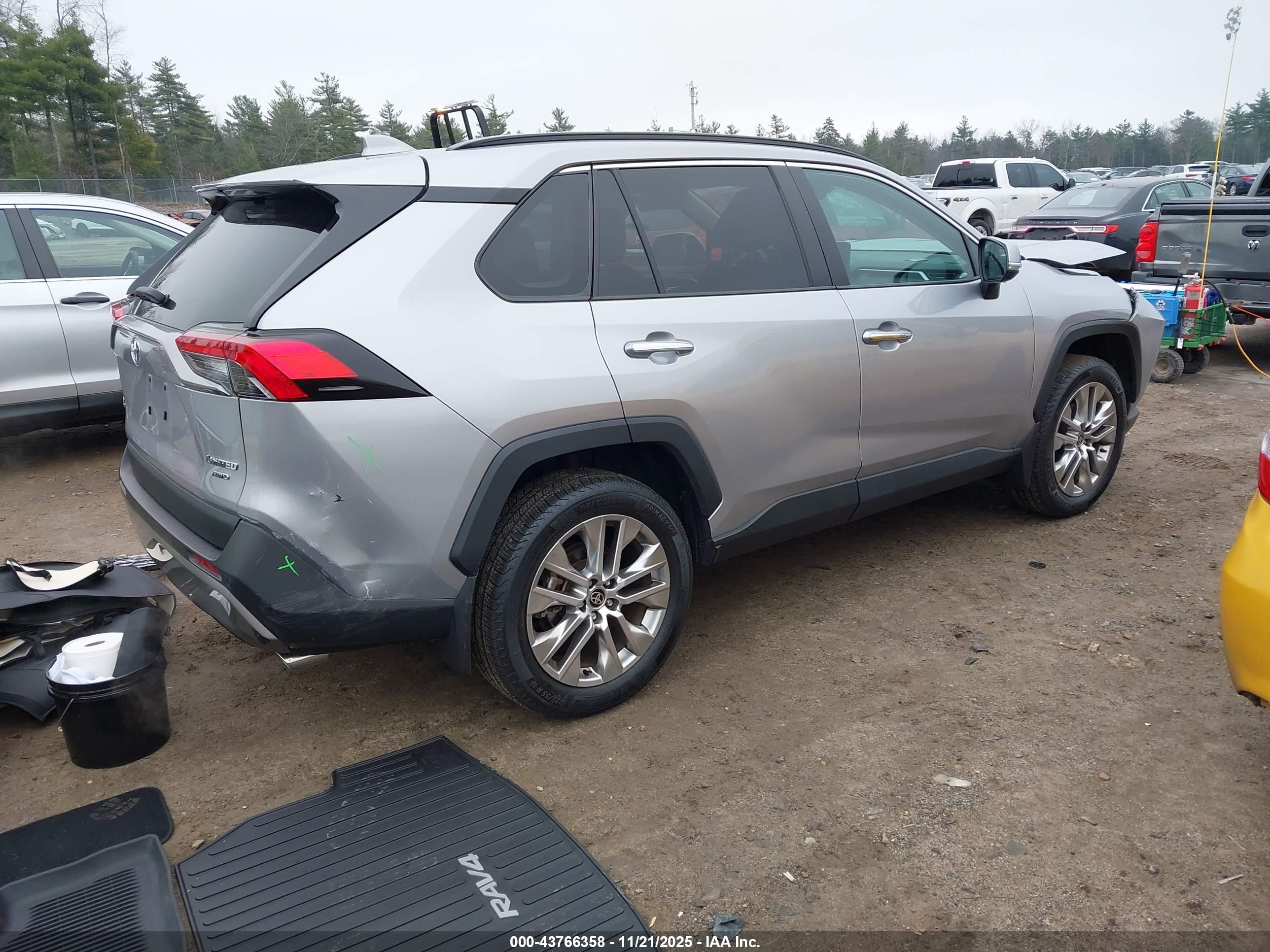 TOYOTA RAV4 image 4