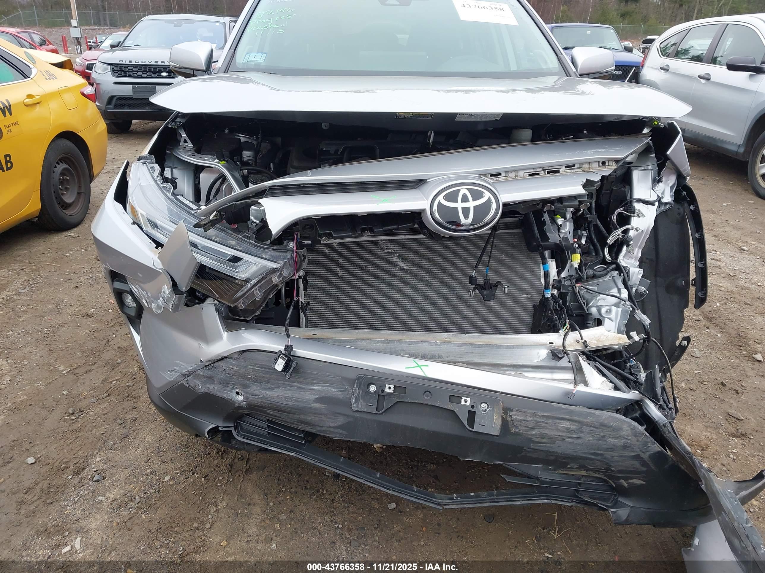 TOYOTA RAV4 image 6